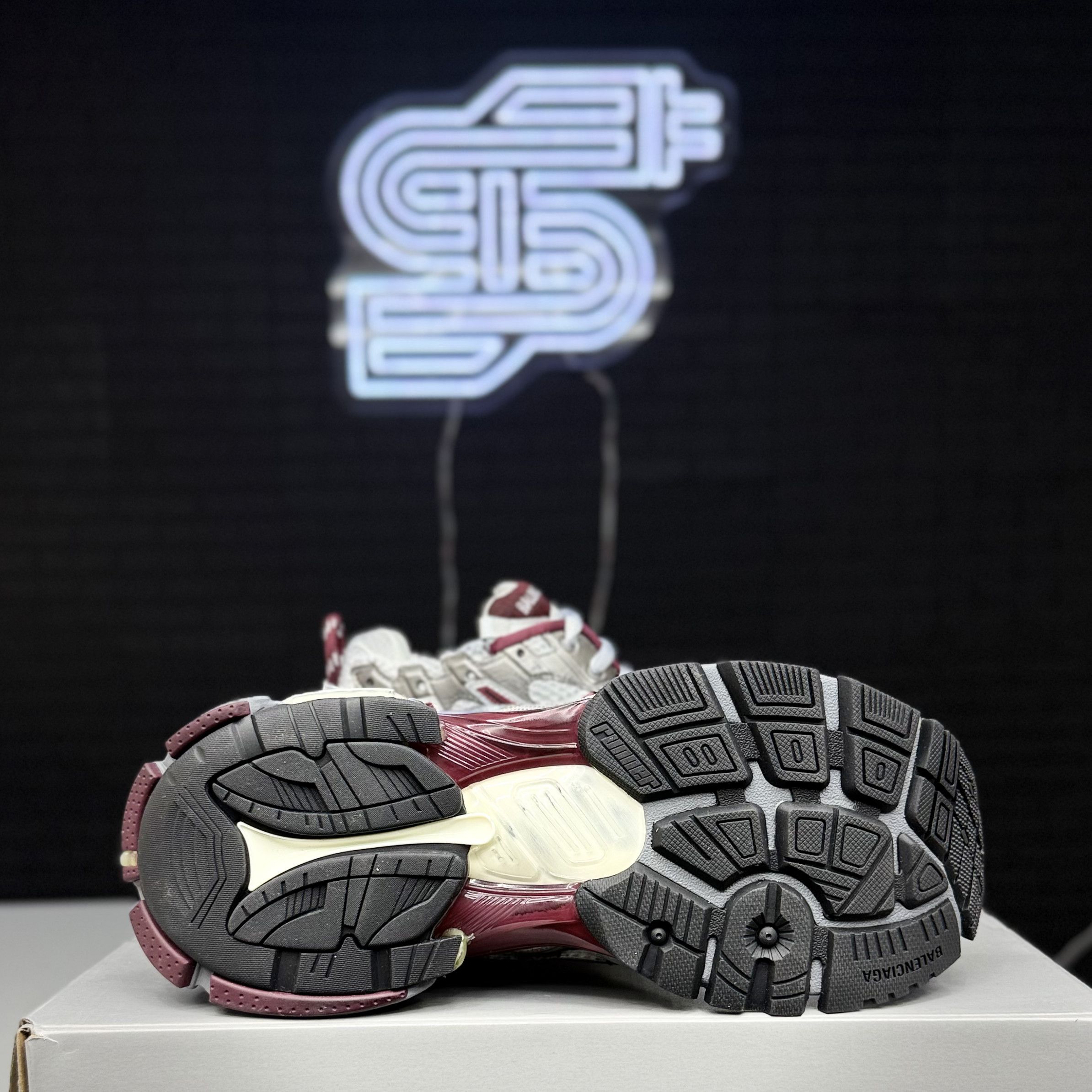 Balenciaga Balenciaga Runner Burgundy/Grey Size US 4 / IT 34 - 4 Thumbnail