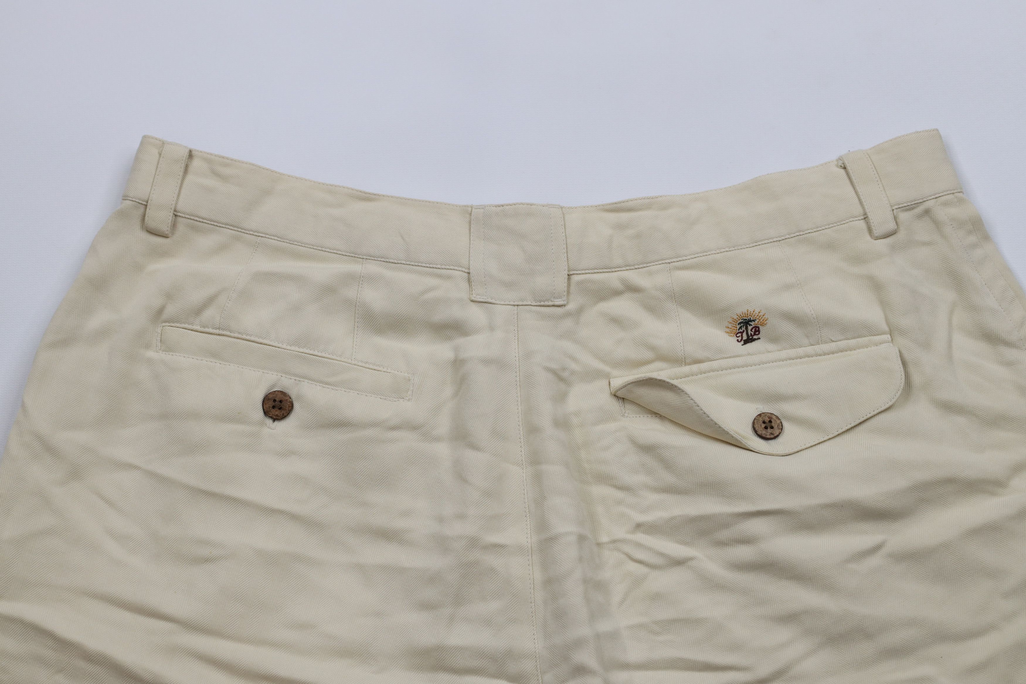 Tommy Bahama × Vintage Vintage 90s Tommy Bahama Pleated Chino Shorts Cream Size US 36 / EU 52 - 9 Thumbnail