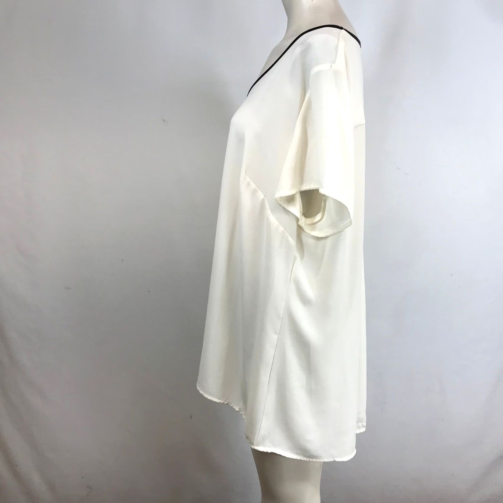 Vintage VINTAGE Lane Bryant Womens Ivory Black Trim V Neck Short Sleeve Tunic Top Plus SZ 18 20 Size XXL / US 16-18 / IT 52-54 - 6 Thumbnail