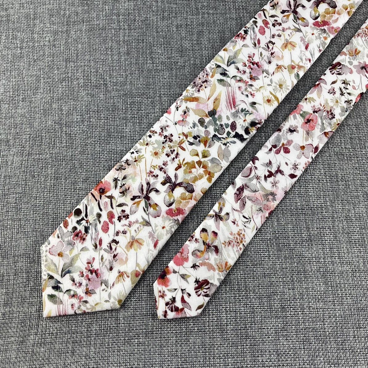 Other White w/ Raspberry Red Meadow Floral Necktie, Slim 2.75” Tie Size ONE SIZE - 3 Thumbnail