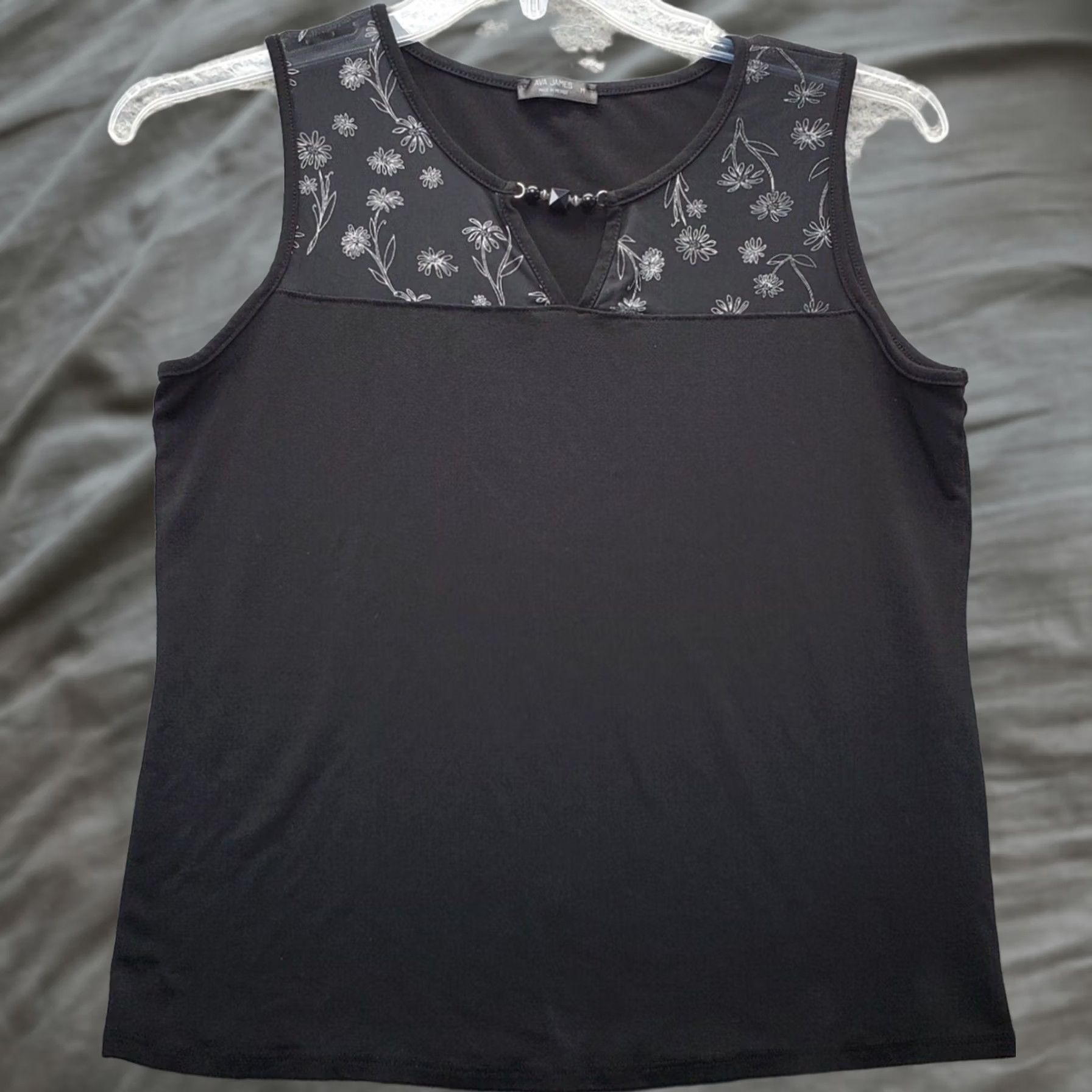Vintage Ava James Tank Top Womens M Black Floral Stretch Sleeveless Keyhole Front Shirt Womens Size M Black Floral Tank Size M / US 6-8 / IT 42-44 - 1 Thumbnail