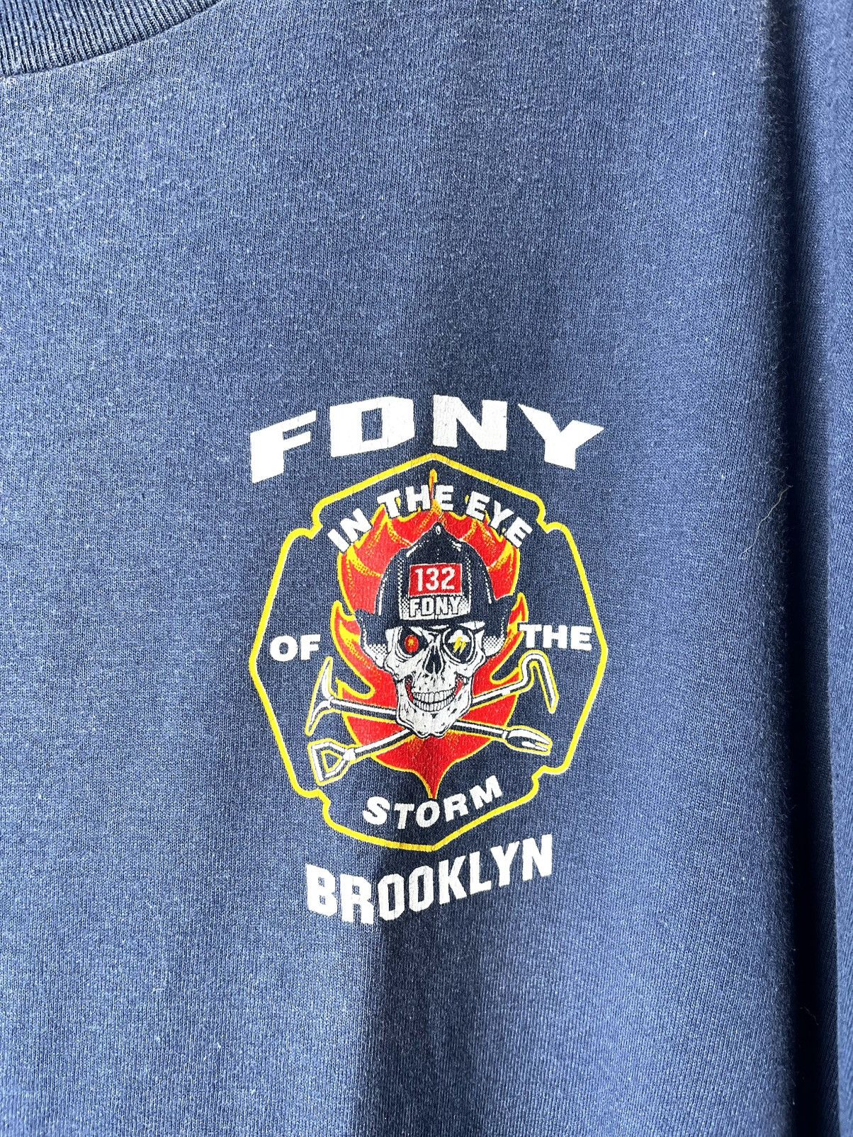Vintage Vintage FDNY Brooklyn Firefighter Skull Graphic T Shirt Size US XL / EU 56 / 4 - 3 Thumbnail