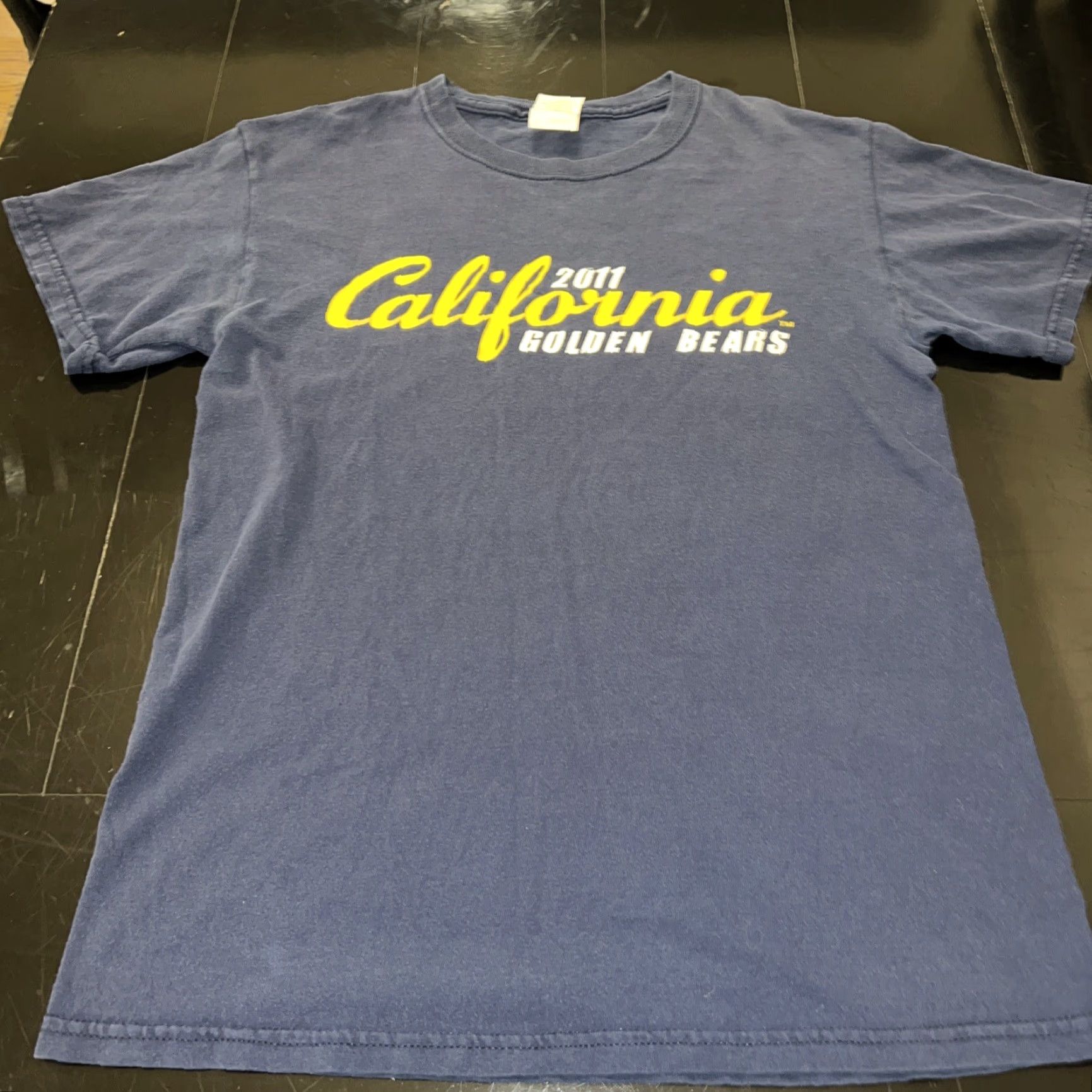 Gildan VINTAGE Cal UC Berkeley Football 2011 Shirt Small Men S Blue Gildan Cotton NCAA Golden Bears Sports Tee Size US S / EU 44-46 / 1 - 2 Thumbnail