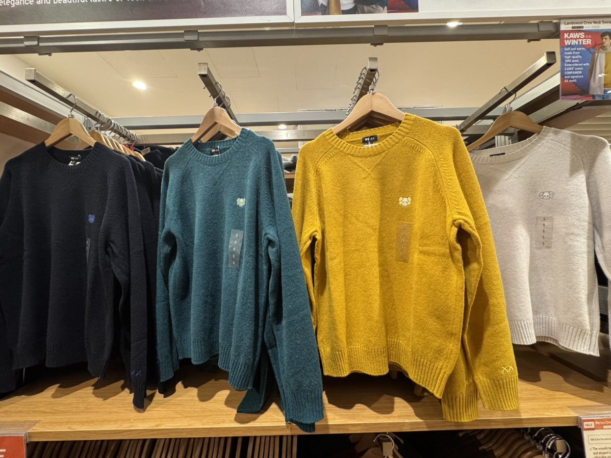 Kaws × Uniqlo Uniqlo X Kaws Lambswool Crew Neck Sweater Size US S / EU 44-46 / 1 - 1 Thumbnail