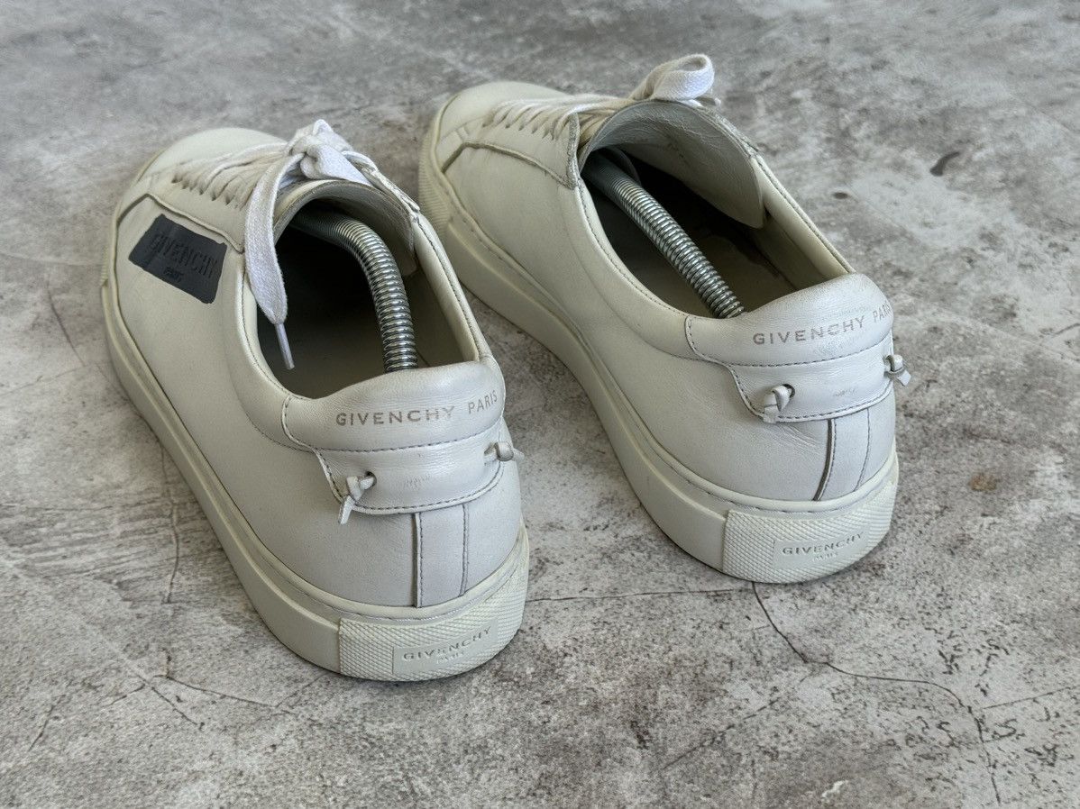 Givenchy Givenchy white leather low top sneakers Size US 10 / EU 43 - 3 Thumbnail