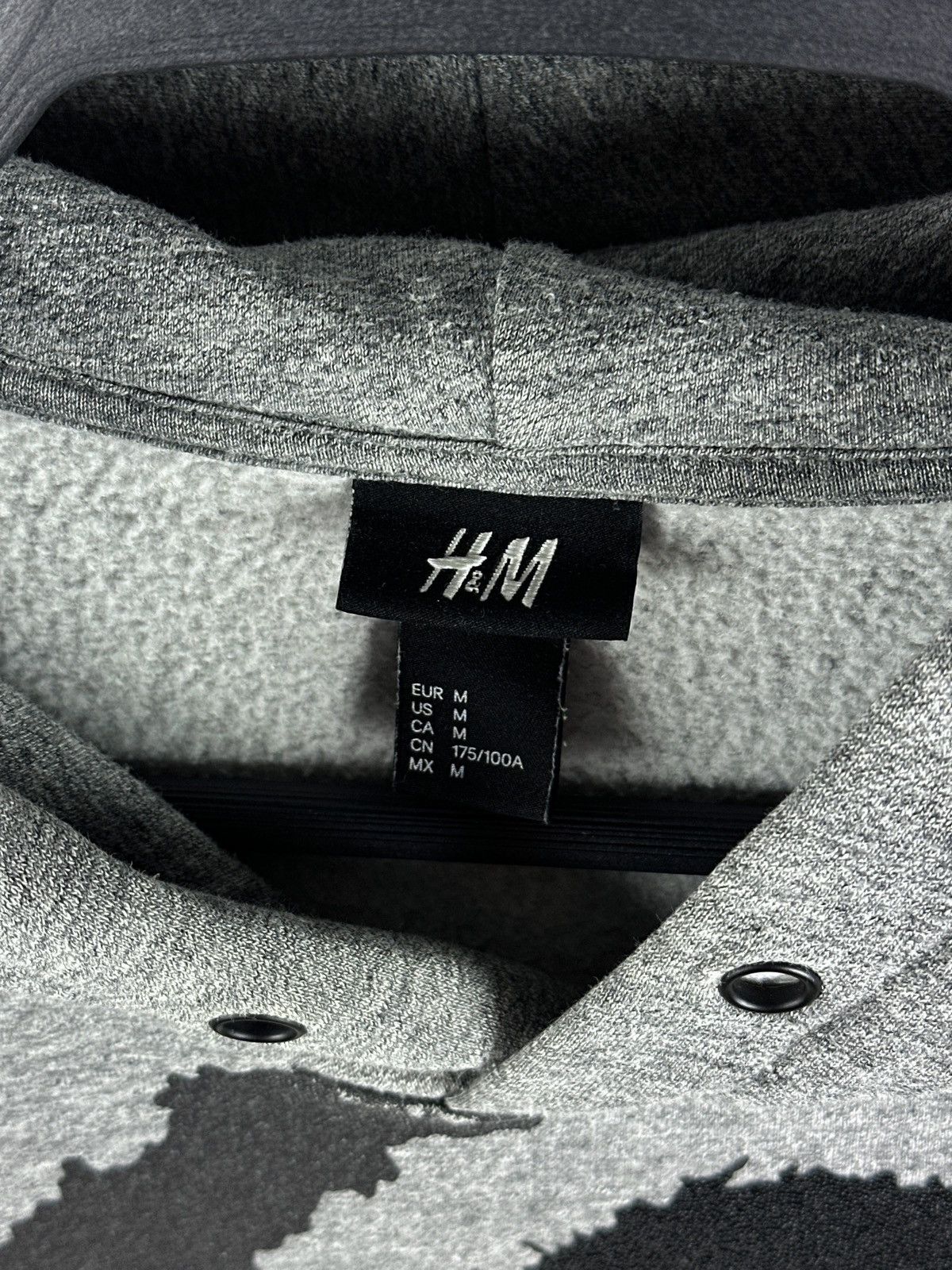 H&M × The Weeknd H&M x The Weeknd XO Heart Big Logo Men’s Gray Hoodie Merch Size US M / EU 48-50 / 2 - 8 Thumbnail
