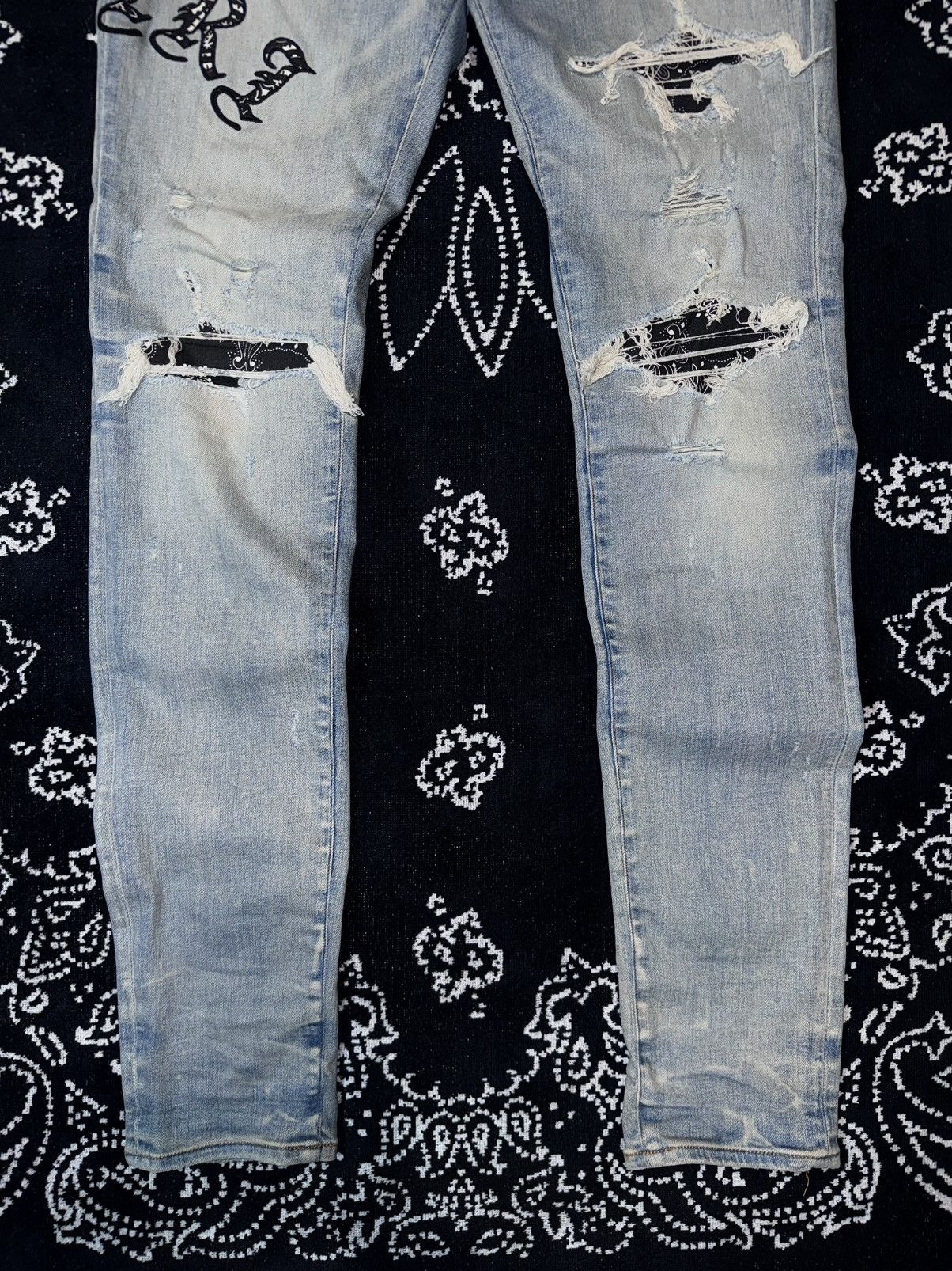 Amiri AMIRI BANDANA ENGLISH LOGO JEANS Size US 32 / EU 48 - 12 Thumbnail