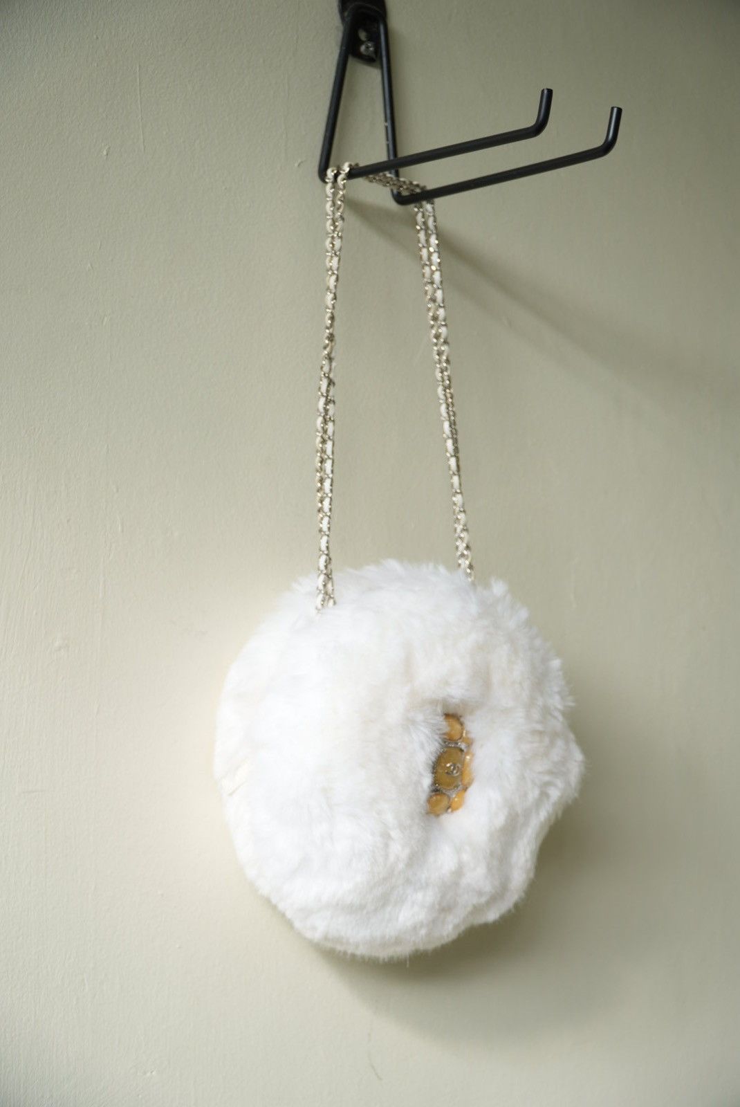 Chanel Chanel White Faux Fur Crystal Embellished CC Round Crossbody Size ONE SIZE - 5 Thumbnail