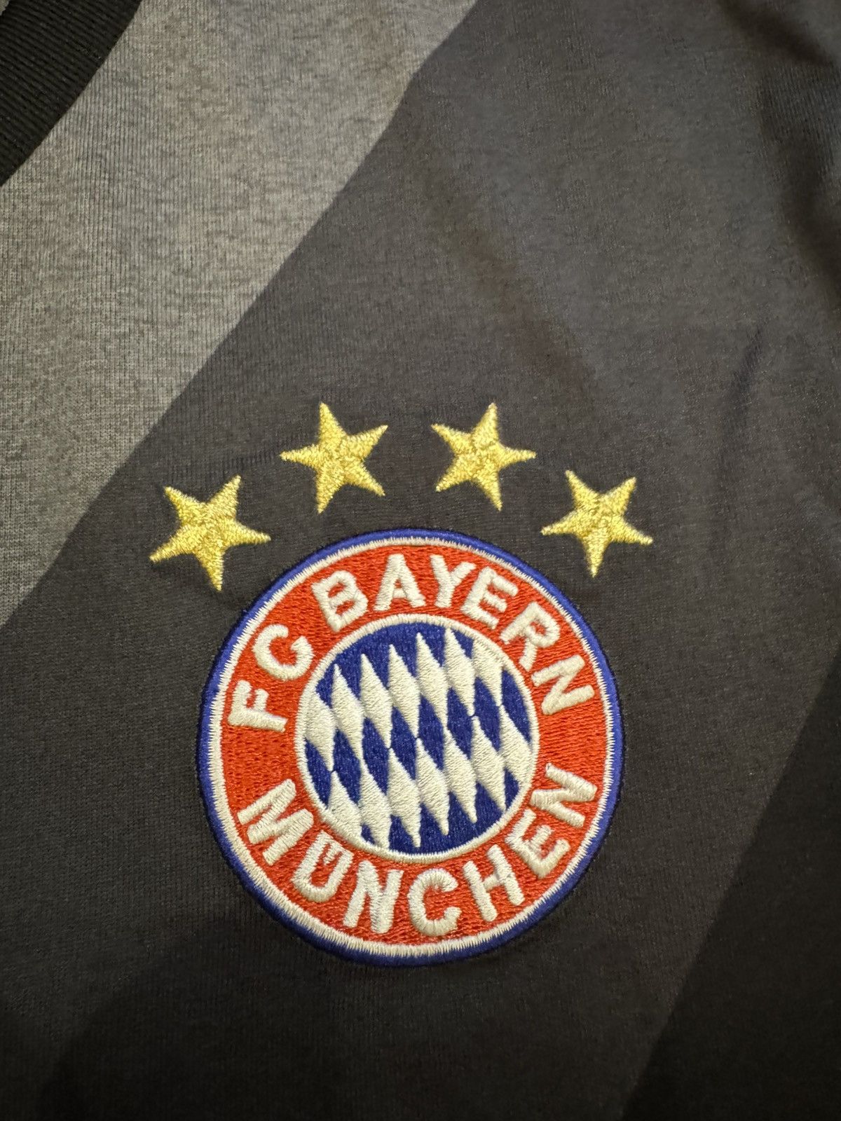 Adidas BAYERN MUNICH 2016 2017 AWAY FOOTBALL SHIRT ADIDAS SIZE M Size US M / EU 48-50 / 2 - 6 Thumbnail