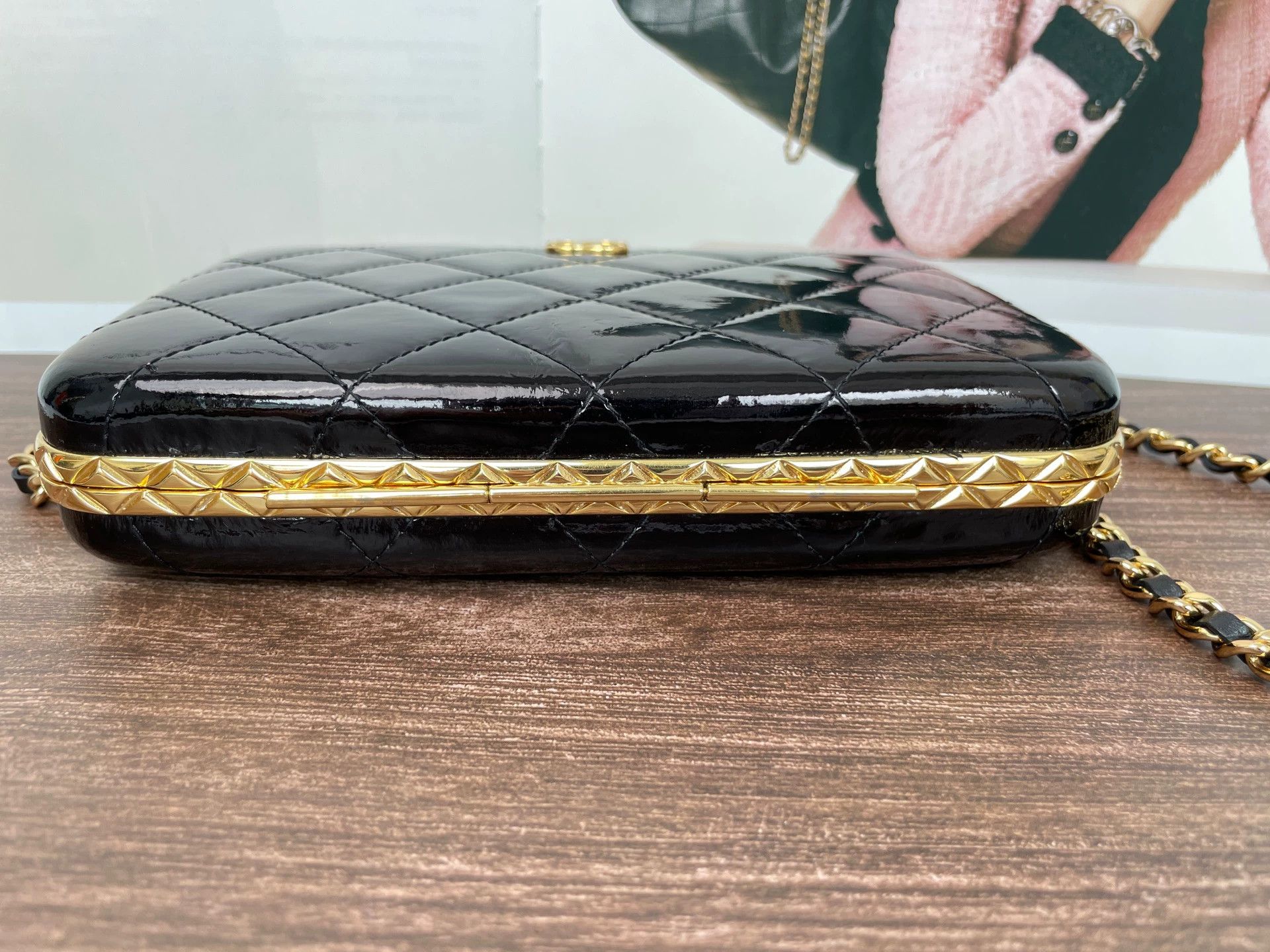 Chanel CHANEL 31 black gold patent leather clutch 18x12 no accs Size ONE SIZE - 5 Thumbnail