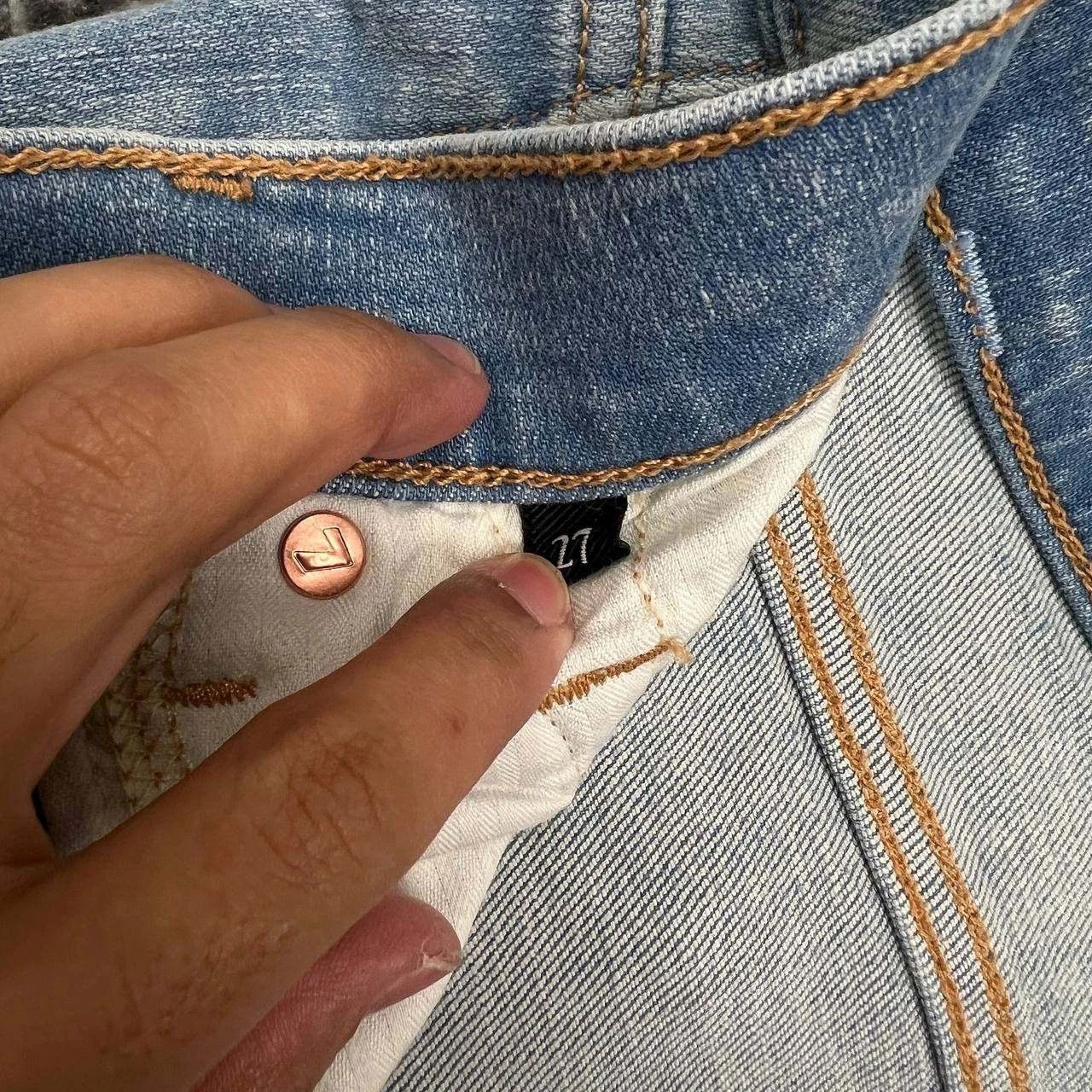 7 For All Mankind 7 For All Mankind Jeans Shorts Women 27 Denim Faded Pockets Size 27" / US 4 / IT 40 - 8 Thumbnail