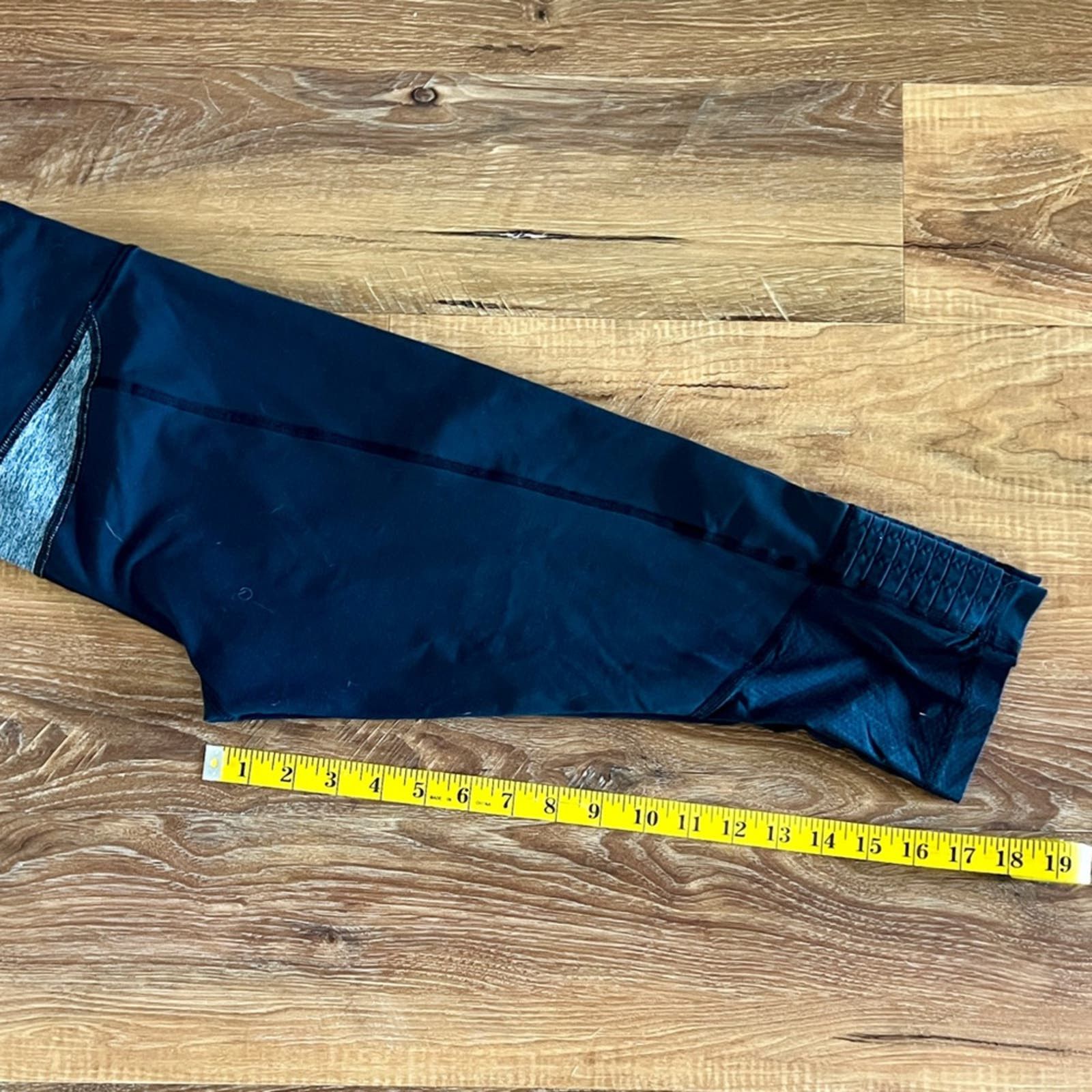 Lululemon Lululemon‎ Women’s Crop, Black/Gray size 8 Size 30" / US 8 / IT 44 - 4 Thumbnail