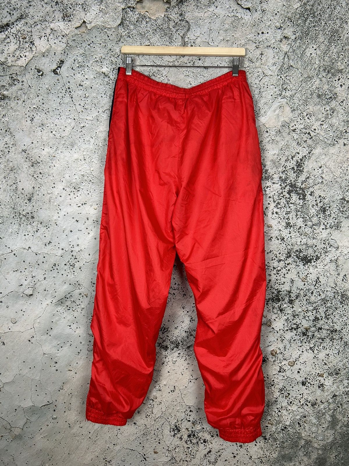 Umbro Vintage Umbro 90s Red Sweatpants Nylon Sportswear Football Size US 34 / EU 50 - 5 Thumbnail