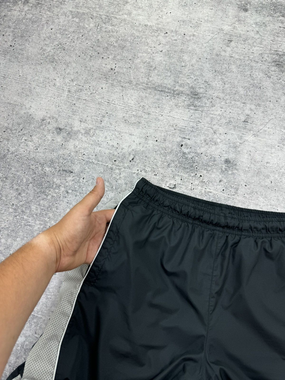 Nike Vintage Nike Swoosh Logo Nylon Drill Track Pants Joggers S Size US 30 / EU 46 - 12 Thumbnail