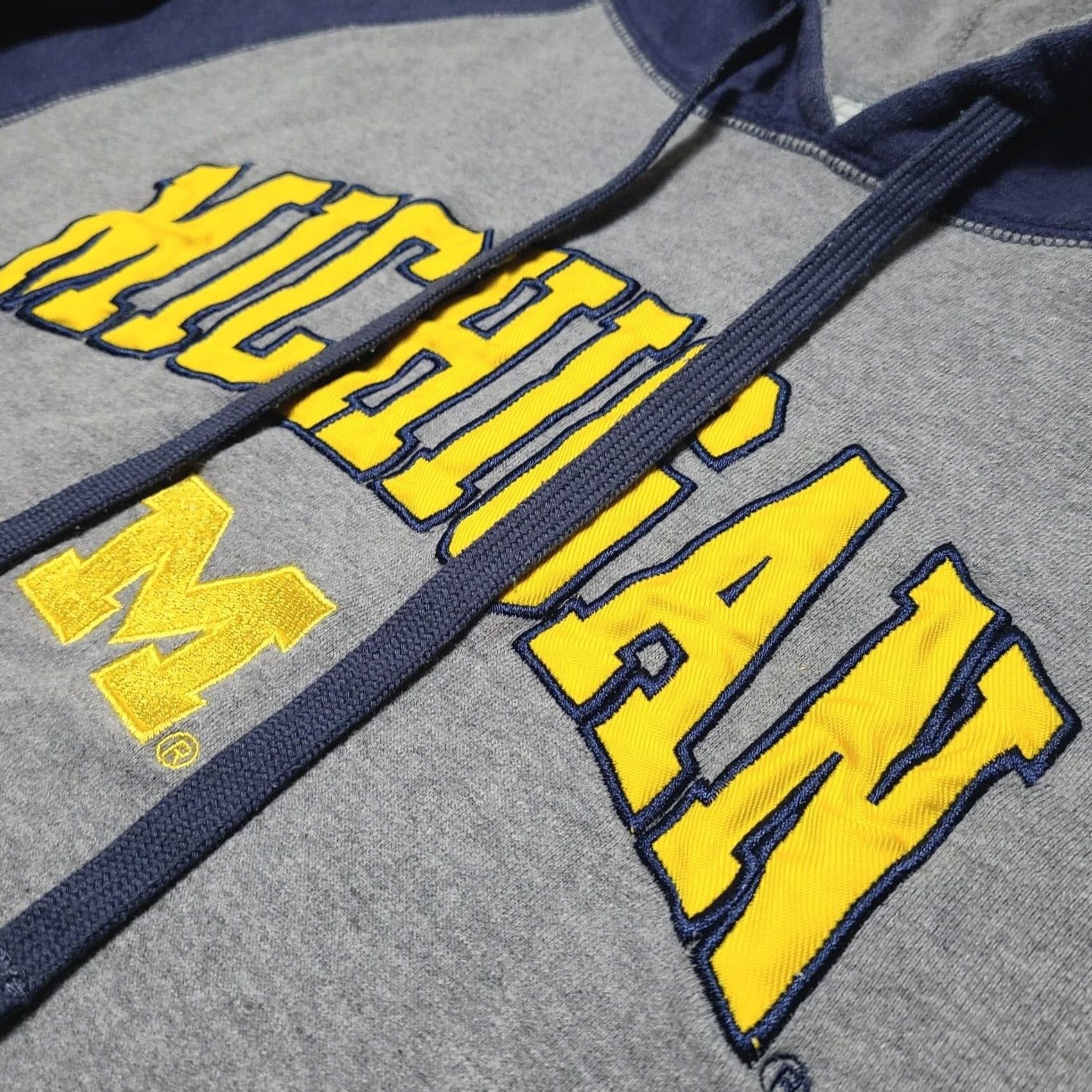 Vintage VINTAGE Michigan Wolverines Sweatshirt Hoodie Pro Edge Adult Large Gray Logo 90s College Sports Mens Size US L / EU 52-54 / 3 - 2 Thumbnail