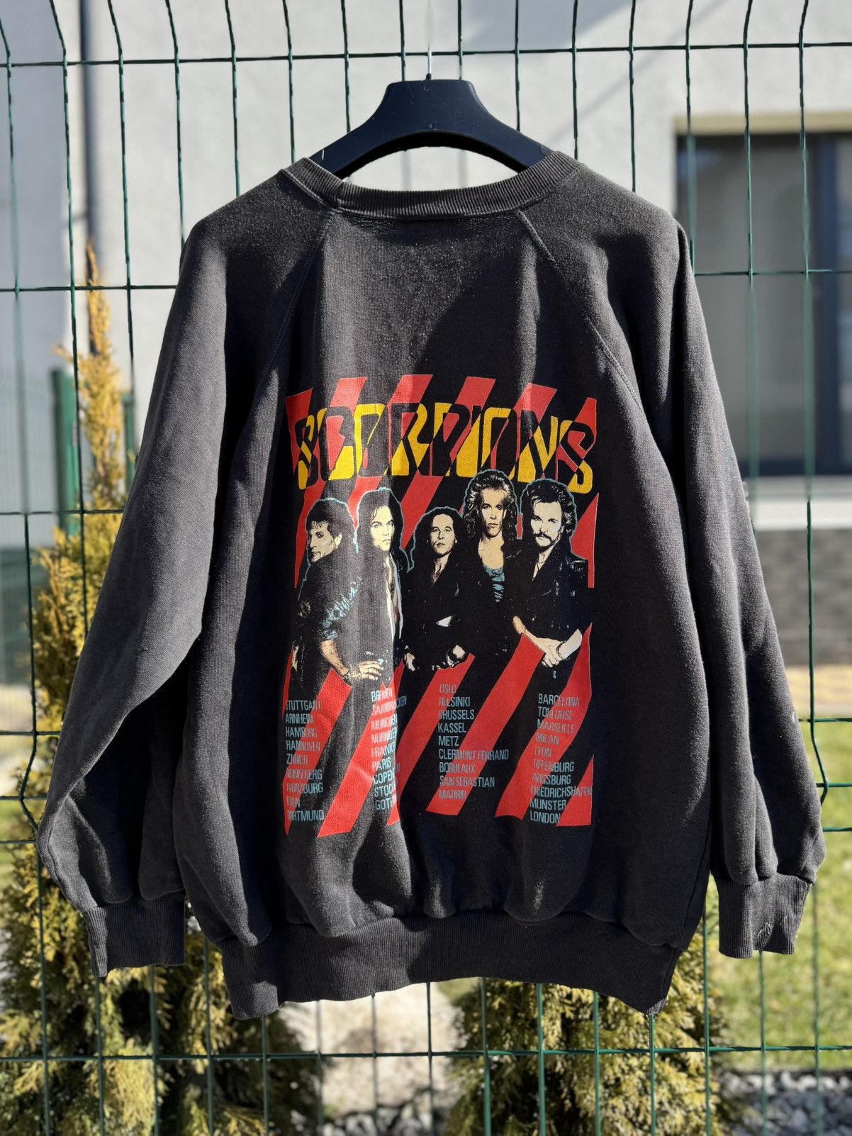 Band Tees Vintage 1988 Scorpions Tour Band Sweatshirt Caliber Tag Size US XL / EU 56 / 4 - 3 Thumbnail