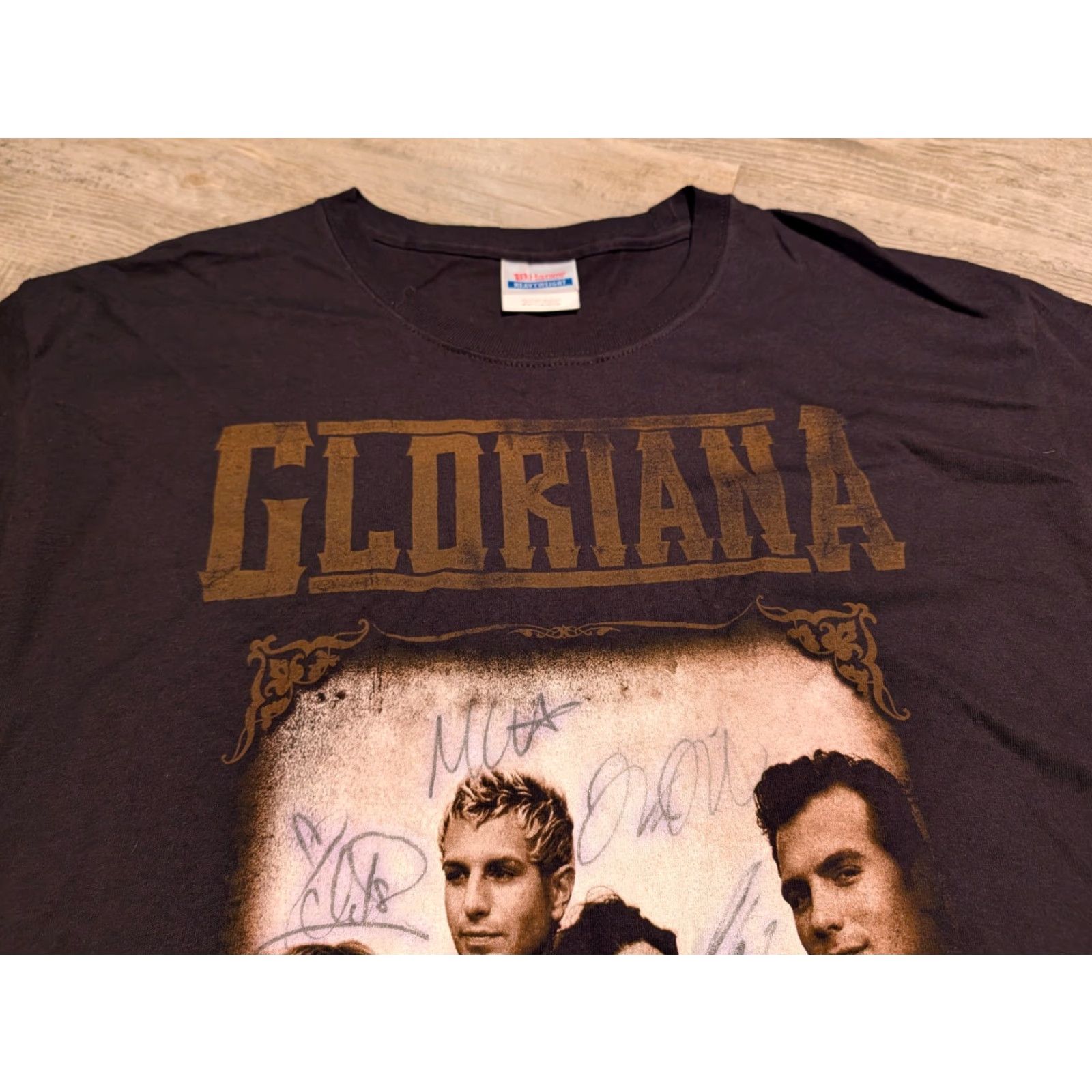 Hanes VINTAGE Gloriana Concert Tour T-Shirt Men's L Autographed Hanes Black Short Sleeve 2010 Band Signatures (Very Good) Size US L / EU 52-54 / 3 - 3 Thumbnail