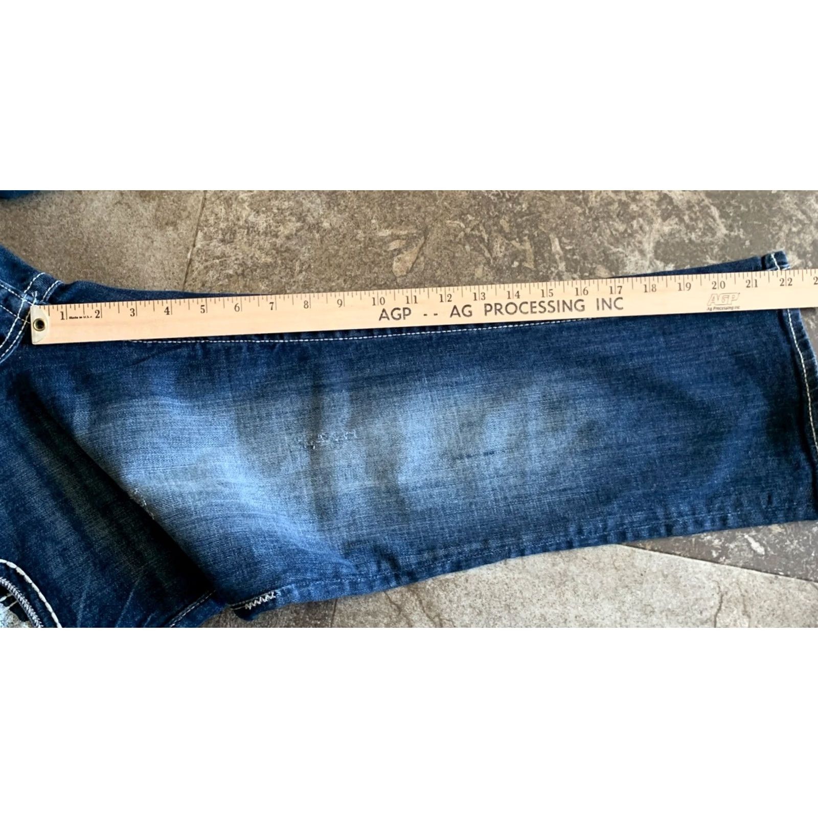 Vintage VIGOSS Capri Pants Women Blue Denim Distressed Rhinestone Capris 7 Juniors 32x21 Belt Loops Straight Modern Casual Flat Front Zip Button Size 28" / US 6 / IT 42 - 5 Thumbnail
