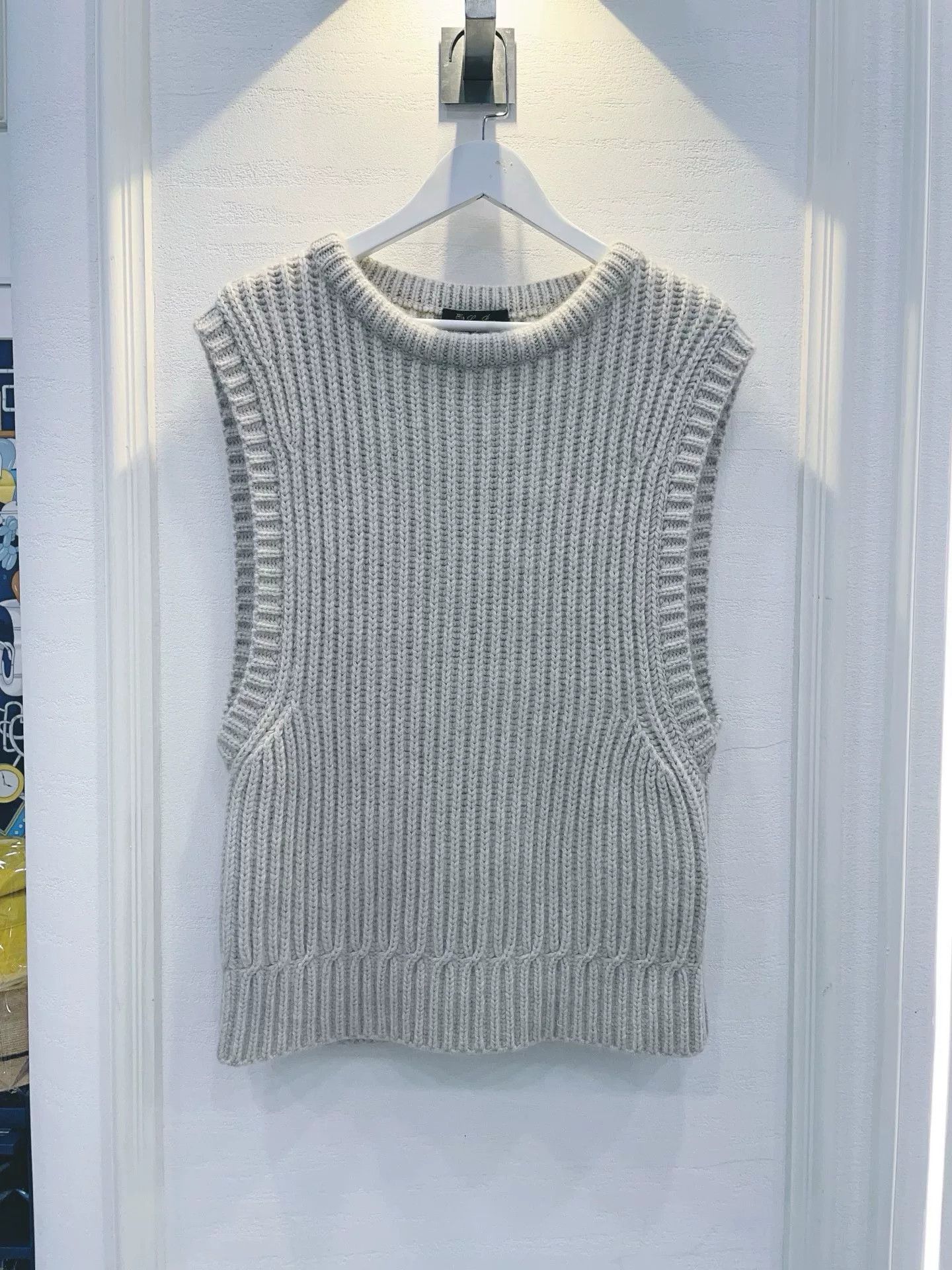 Loro Piana gray sleeveless knit sweater size S Size US S / EU 44-46 / 1 - 1 Thumbnail