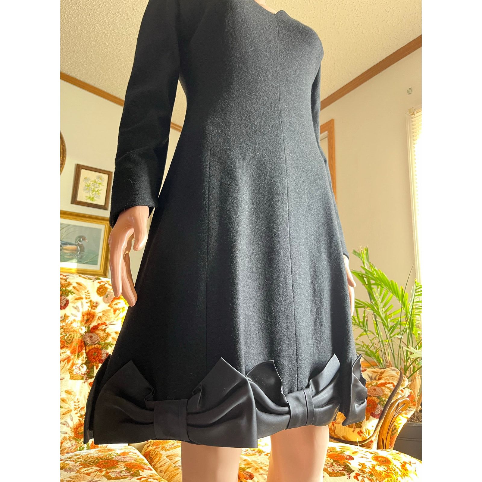 Vintage Vintage 60s black long sleeve mini dress, bow hem detail Size S / US 4 / IT 40 - 2 Thumbnail