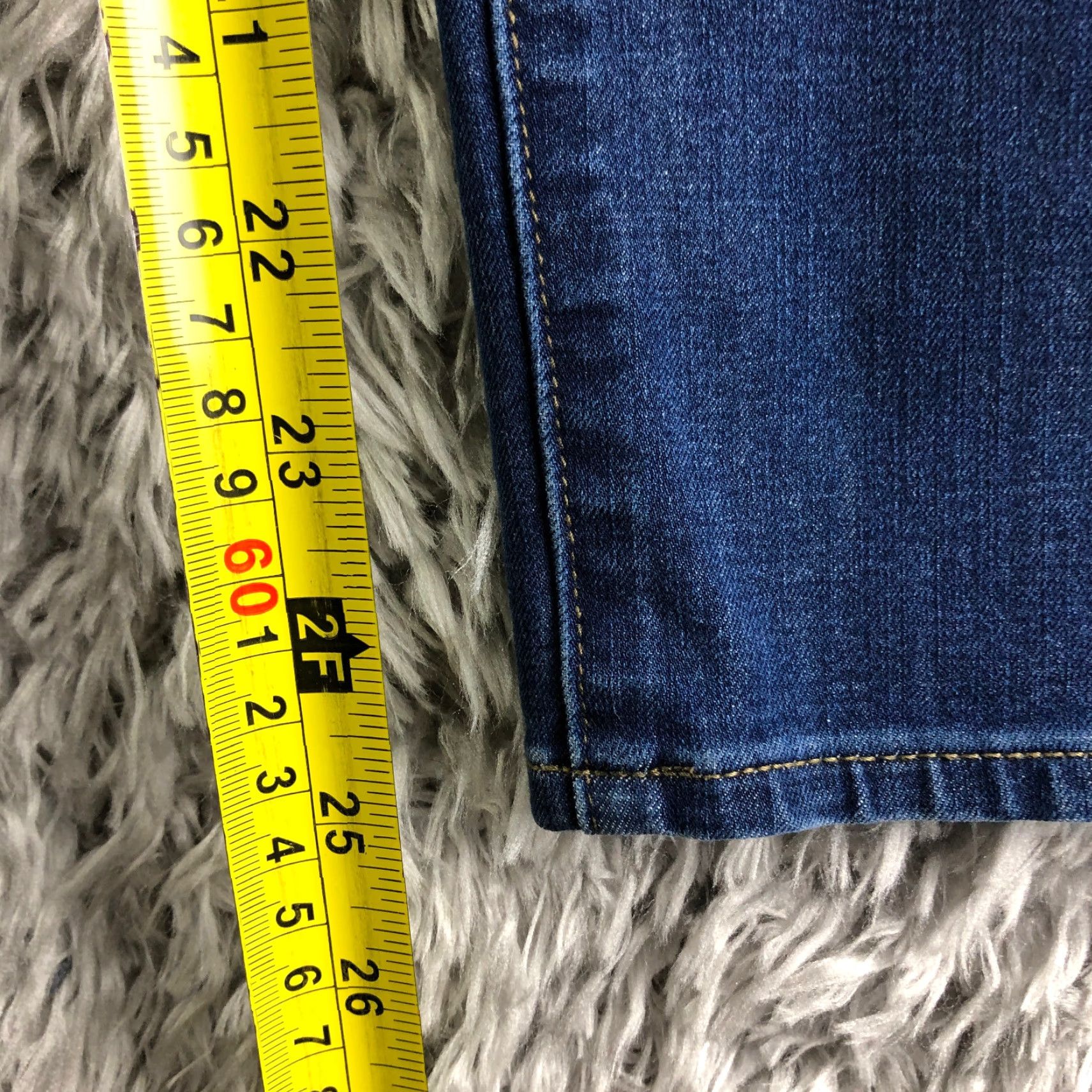 Uniqlo Uniqlo Jeans Womens 27 Mid Rise Medium Wash Blue Denim 5-Pocket Regular Fit Pants Boys? no. Size 27" / US 4 / IT 40 - 3 Thumbnail