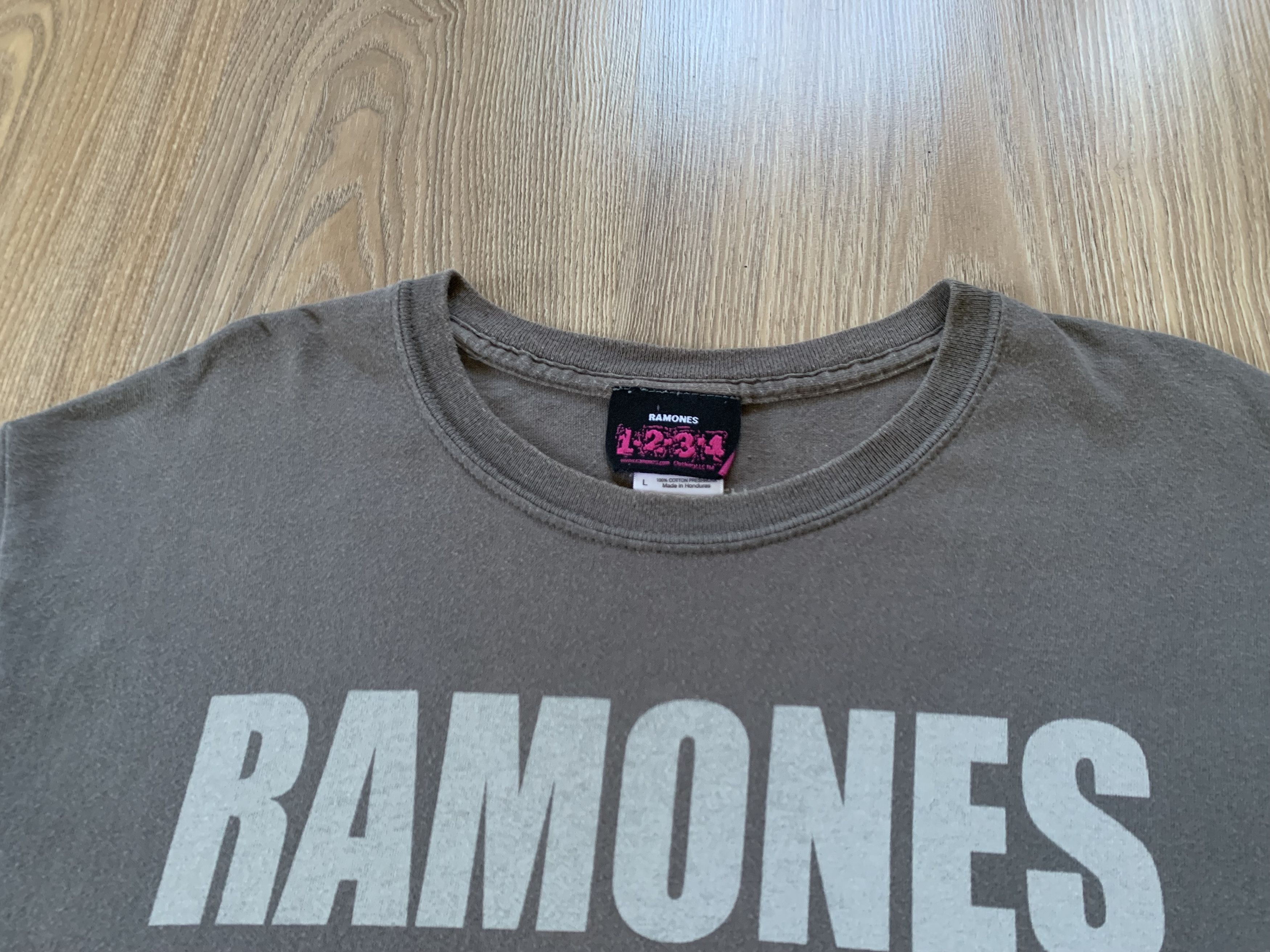 Band Tees × Vintage Rare Vintage Ramones Big Logo T Shirt Size US L / EU 52-54 / 3 - 4 Thumbnail
