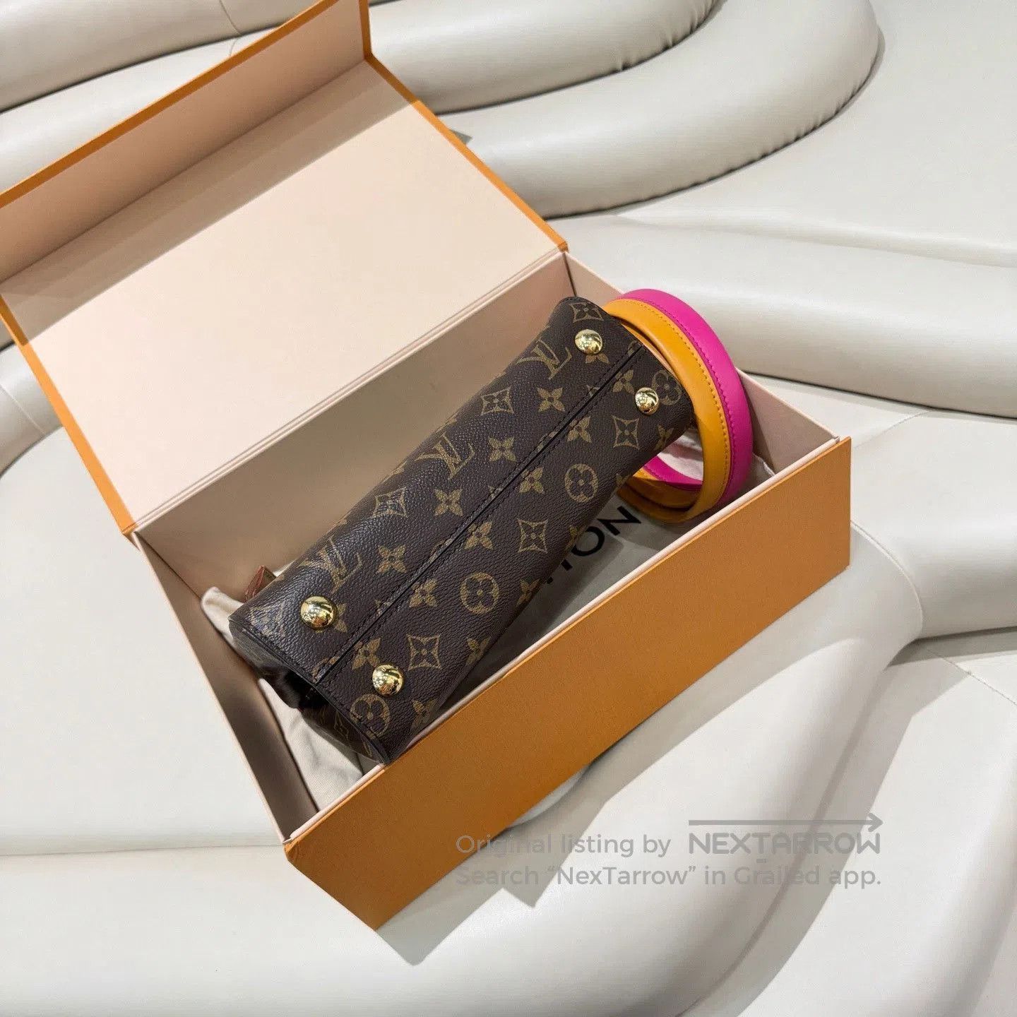Louis Vuitton LV Cluny BB Handbag. Size ONE SIZE - 3 Thumbnail
