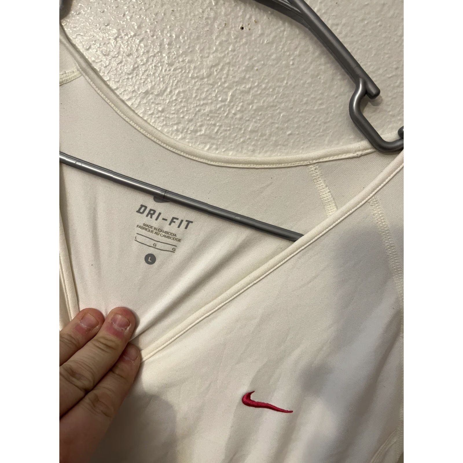 Nike Nike Dri-Fit T Shirt Womens L White With Pink Accents V Neck Short Sleeve Size L / US 10 / IT 46 - 2 Thumbnail