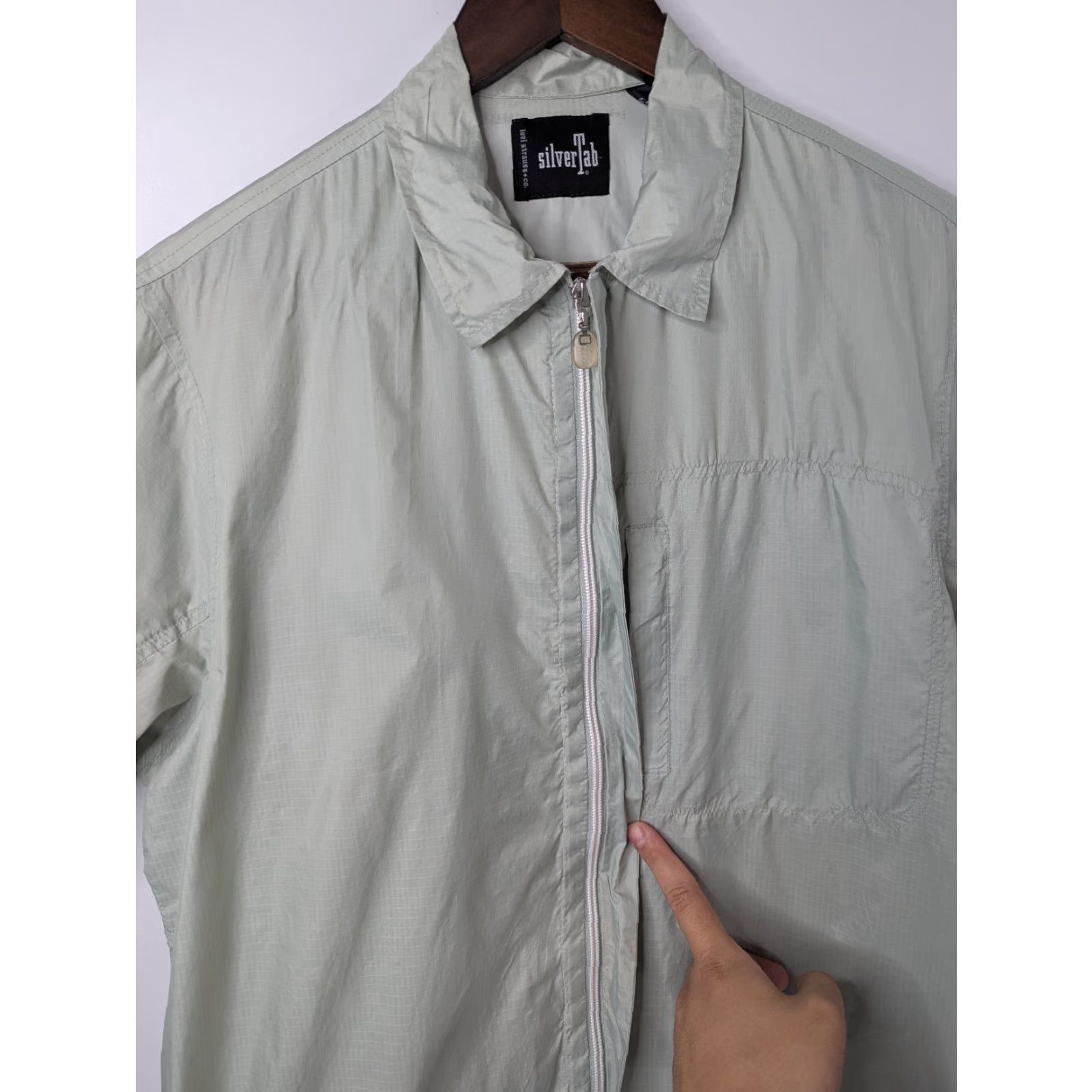 Vintage VINTAGE Silver Tab Levis Nylon Shirt Men’s M Gray Green Pocket 1990s Short Sleeve Full Zip Size US M / EU 48-50 / 2 - 2 Thumbnail