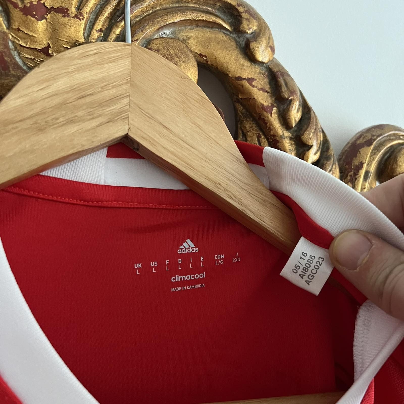 Adidas Adidas Benfica red soccer jersey size L Size US L / EU 52-54 / 3 - 5 Thumbnail