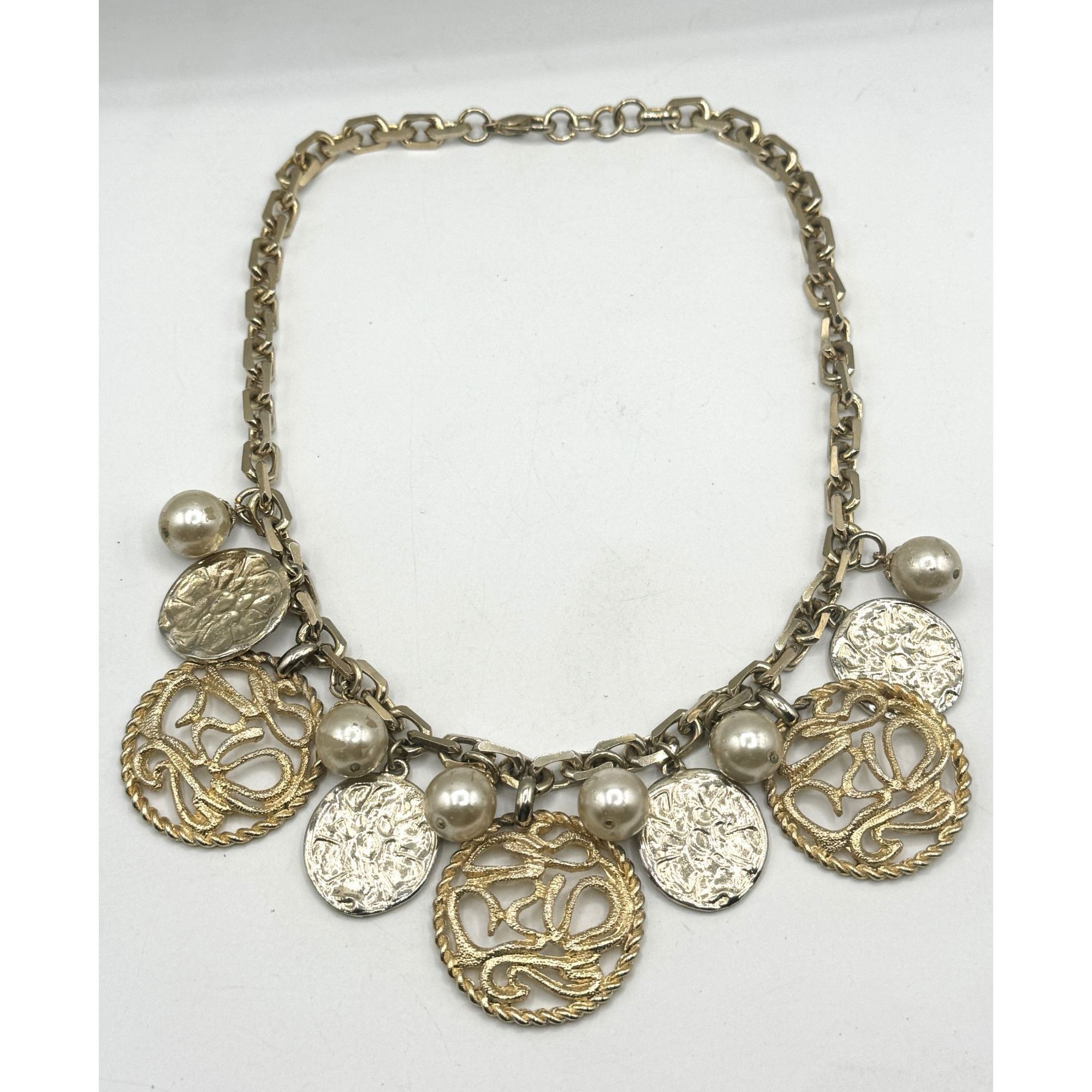 Vintage collar charm pearl necklace