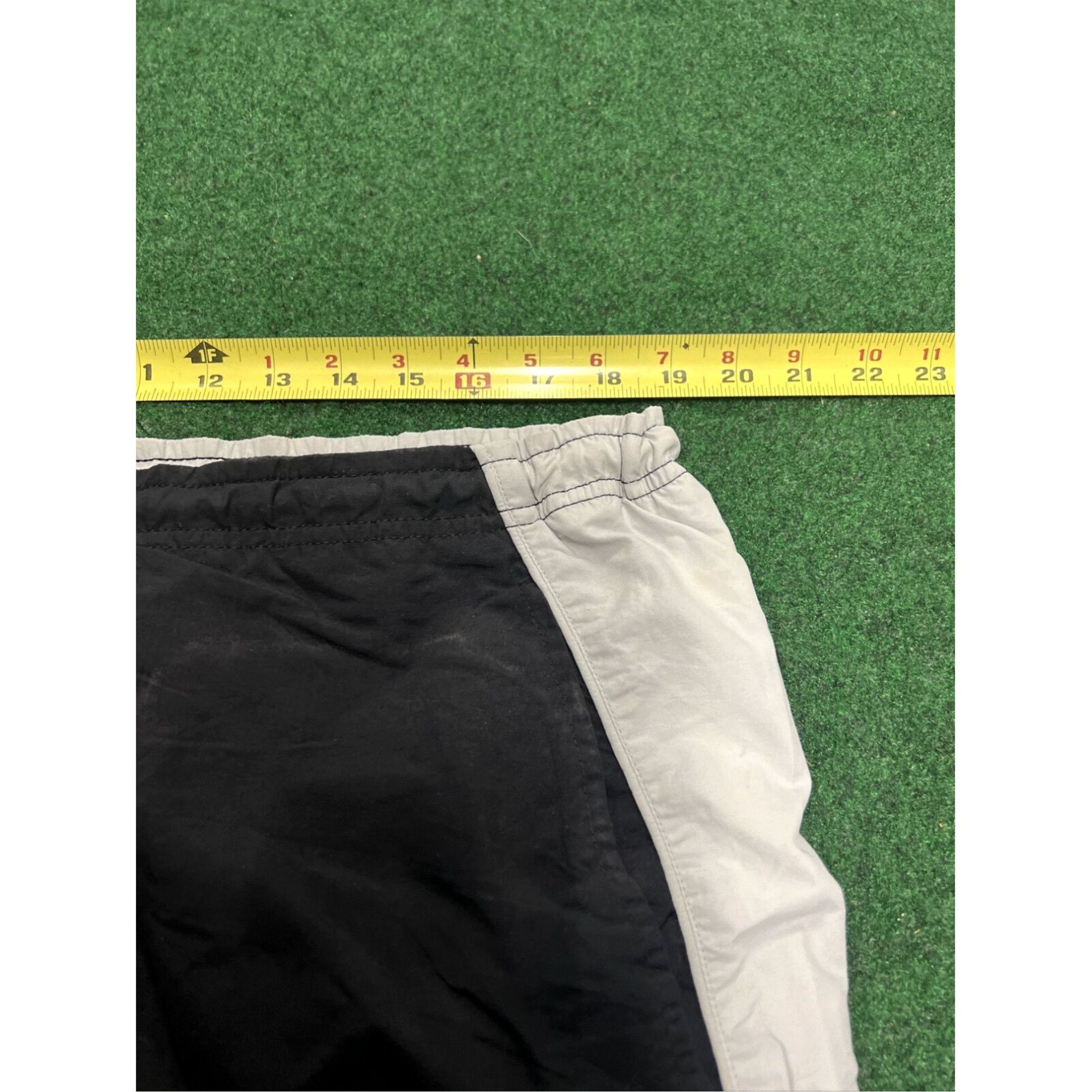 Nike Vintage Y2K Nike Mens Black Swim Shorts Trunks Large Spell Out Gray Swoosh Logo Size US 33 - 6 Thumbnail