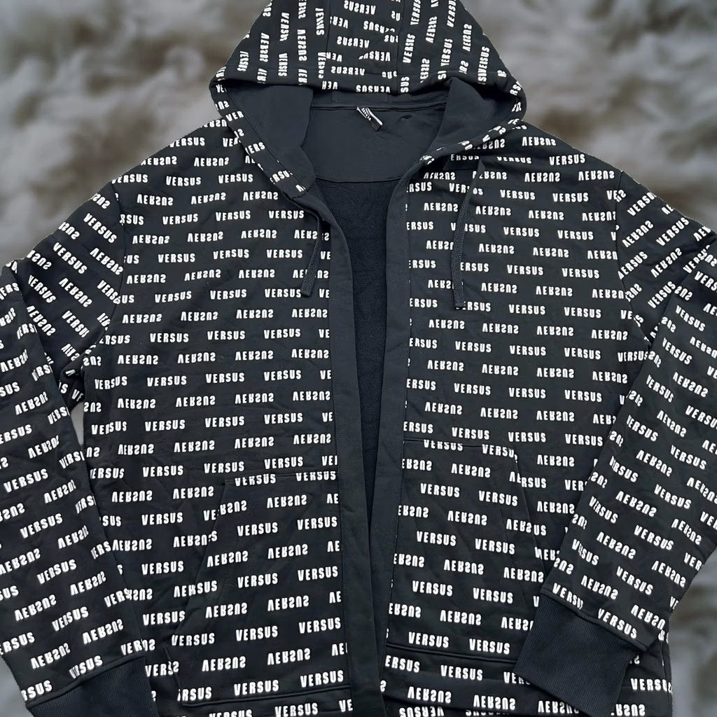 Versace Gianni Versace Versus Hoodie Sweatshirt XXL Drawstrings AOP Spellout Black White Mens Hooded Pockets Knit Cotton Canvas Pullover 2XL Size US XXL / EU 58 / 5 - 1 Thumbnail