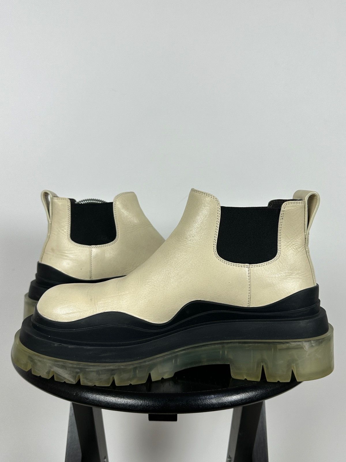 Bottega Veneta Bottega Veneta Cream Leather Ankle Chelsea Boots Size US 9.5 / IT 39.5 - 10 Thumbnail