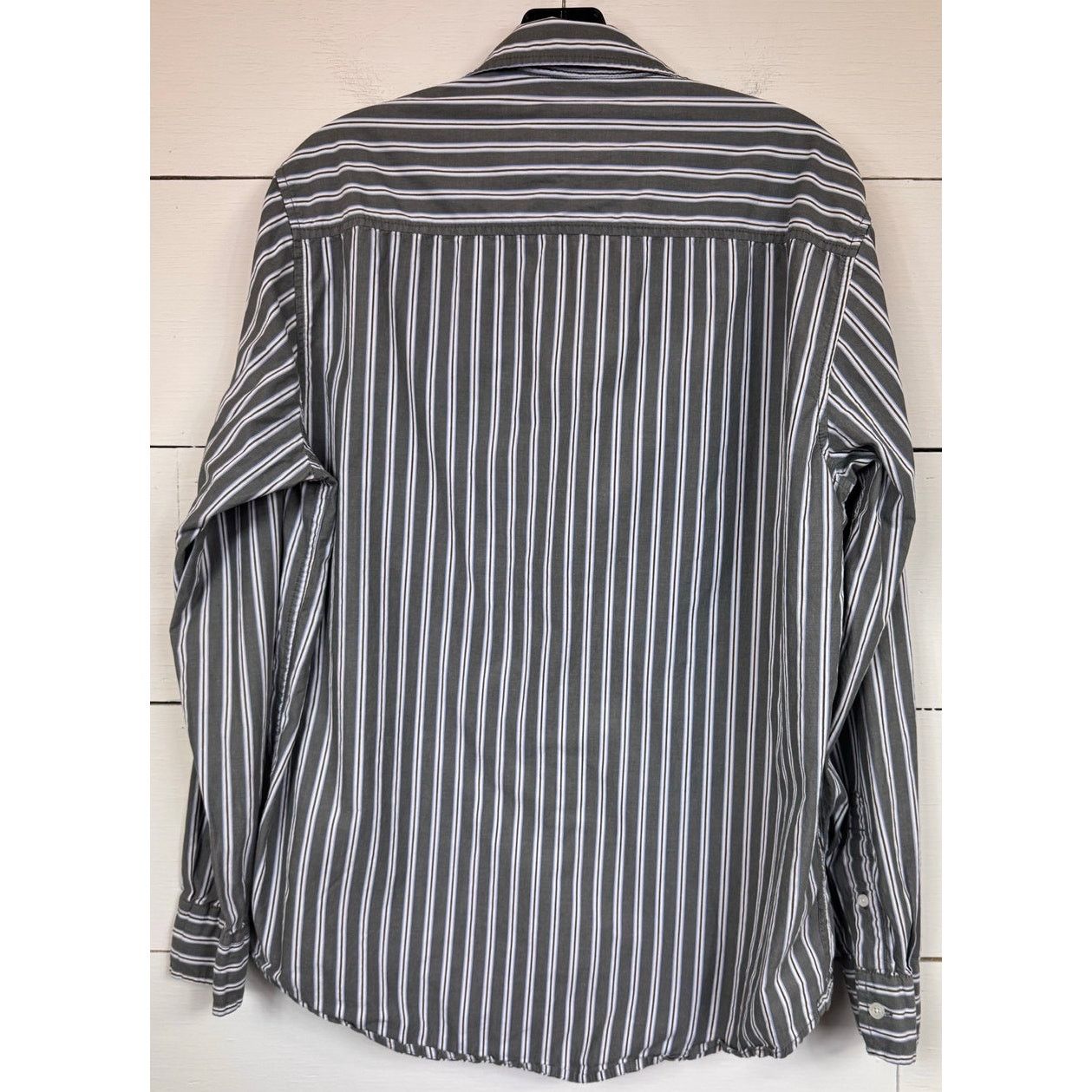 Aeropostale Aeropostale Gray Striped Button Up Shirt Men's Size Medium Size US M / EU 48-50 / 2 - 2 Thumbnail