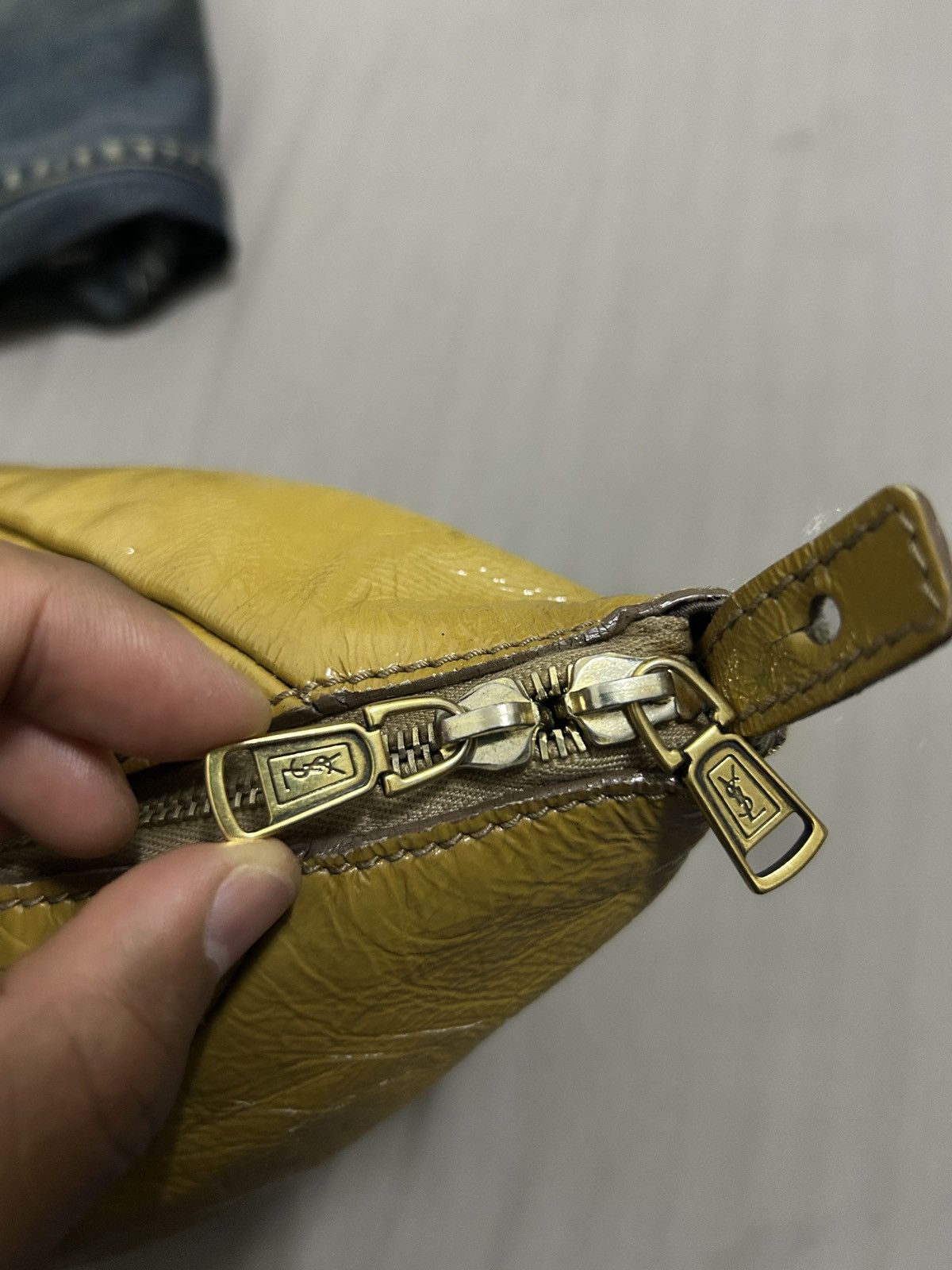 Yves Saint Laurent Yves Saint Laurent Leather Handbag Size ONE SIZE - 7 Thumbnail