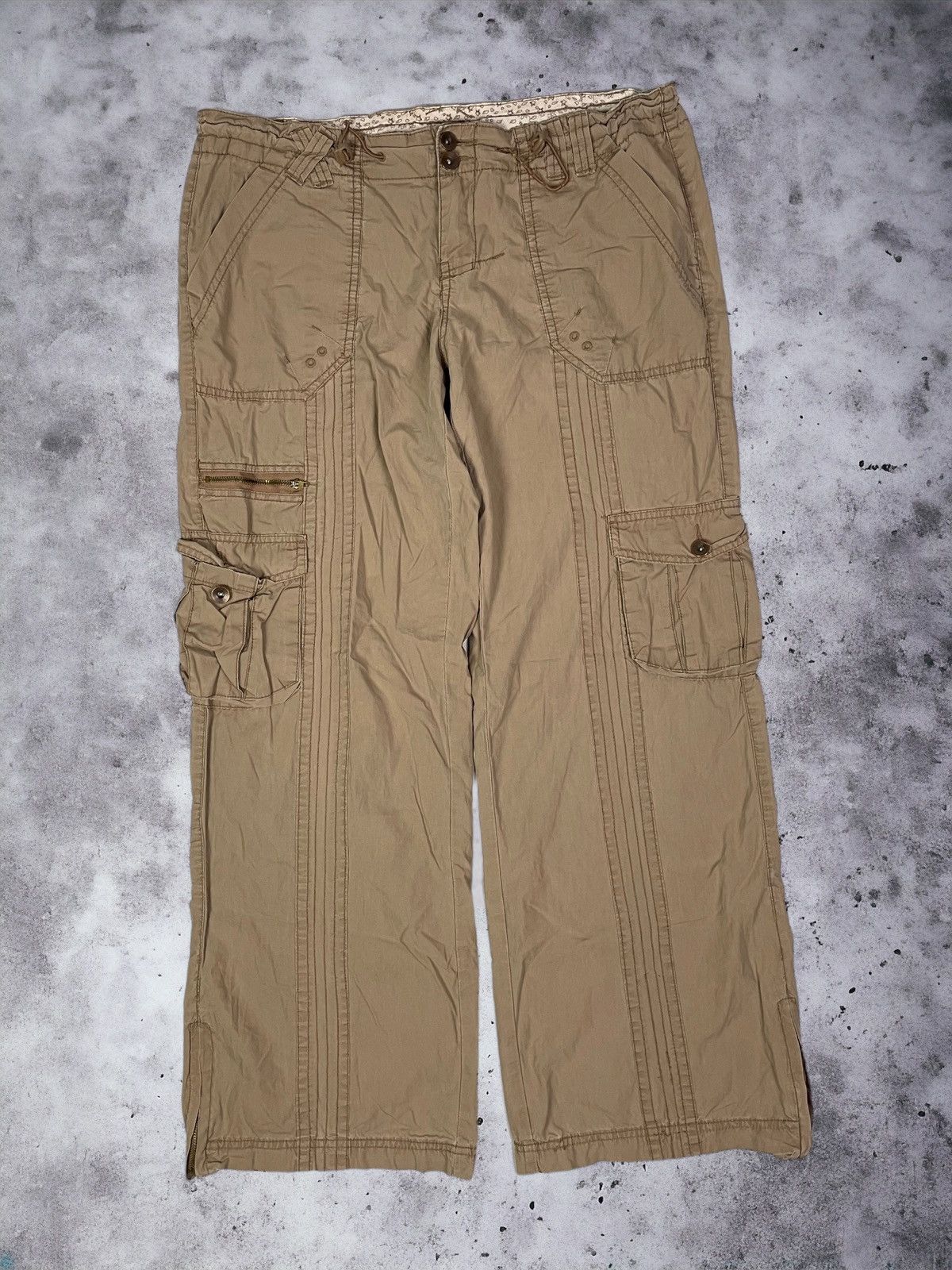 image of Vintage Y2K Parachute Cargo Baggy 2000S Pants in Brown, Men's (Size 34)