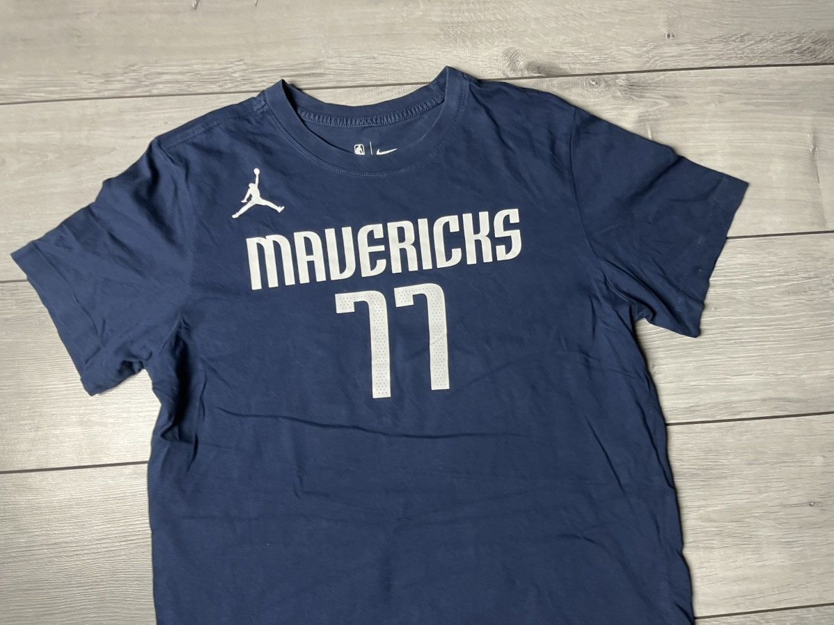 NBA Jordan Dallas Mavericks Luka Doncic Men's Statement T-Shirt Size US L / EU 52-54 / 3 - 3 Thumbnail