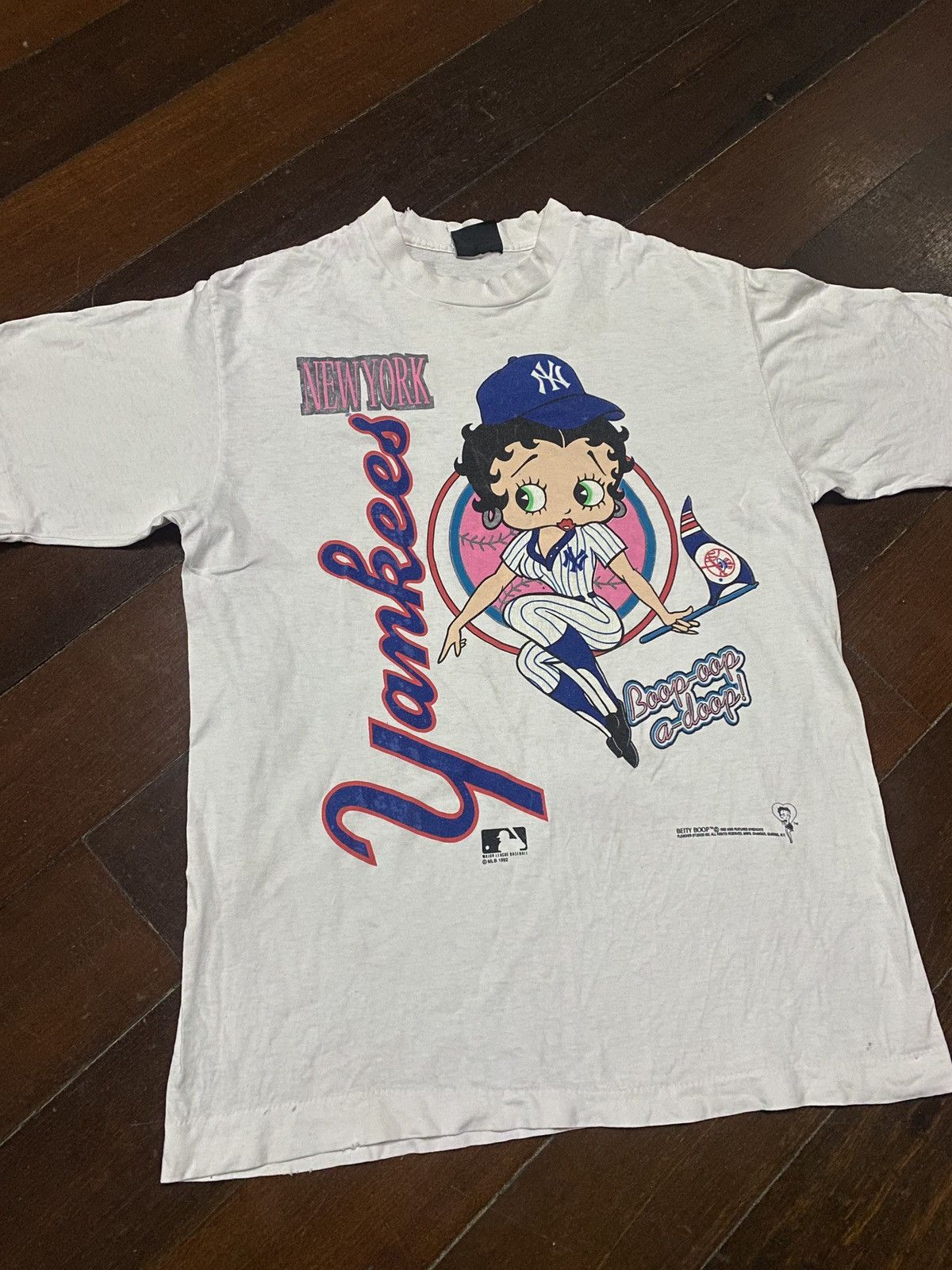 Cartoon Network FIRE 🔥 VINTAGE 90s BETTY BOOP X NEW YORK YANKEES MLB Size US L / EU 52-54 / 3 - 2 Thumbnail