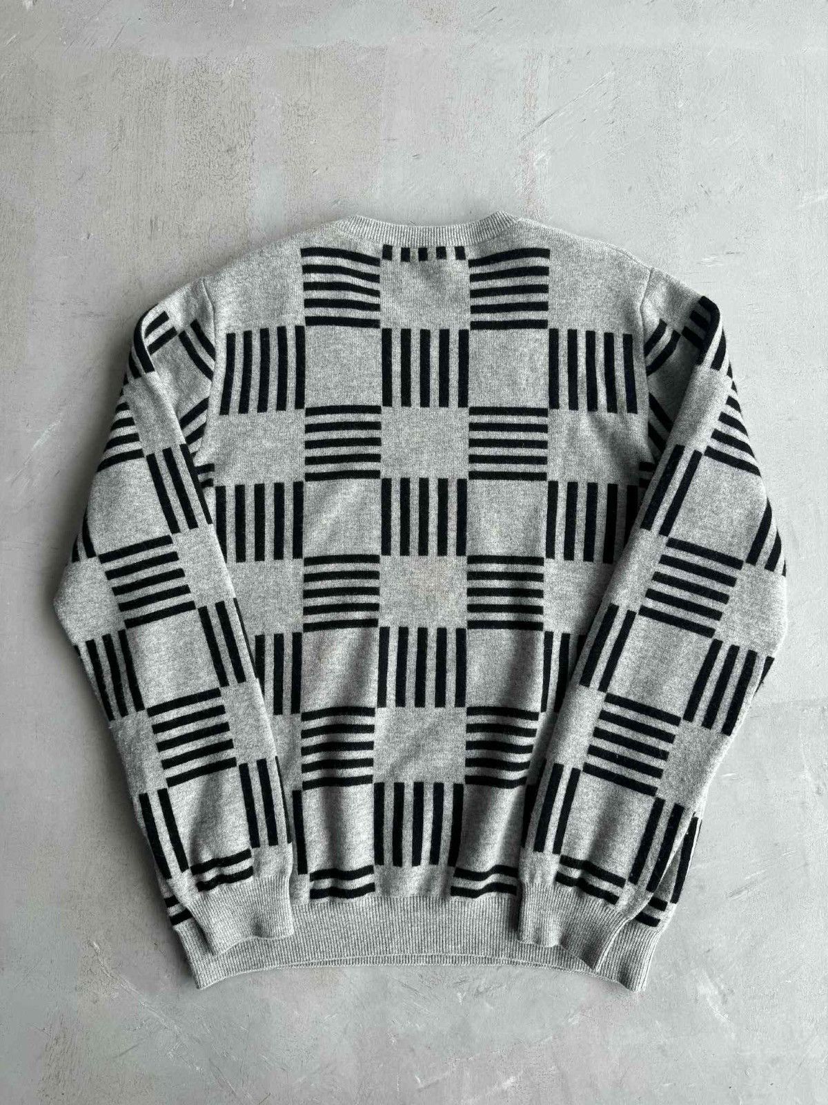 Louis Vuitton Louis Vuitton - Distorted Damier Crewneck Size US XL / EU 56 / 4 - 2 Thumbnail