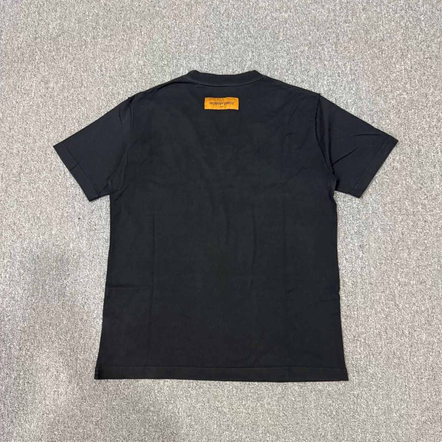Louis Vuitton LV black embossed logo short-sleeve L 95 new Size US L / EU 52-54 / 3 - 2 Thumbnail