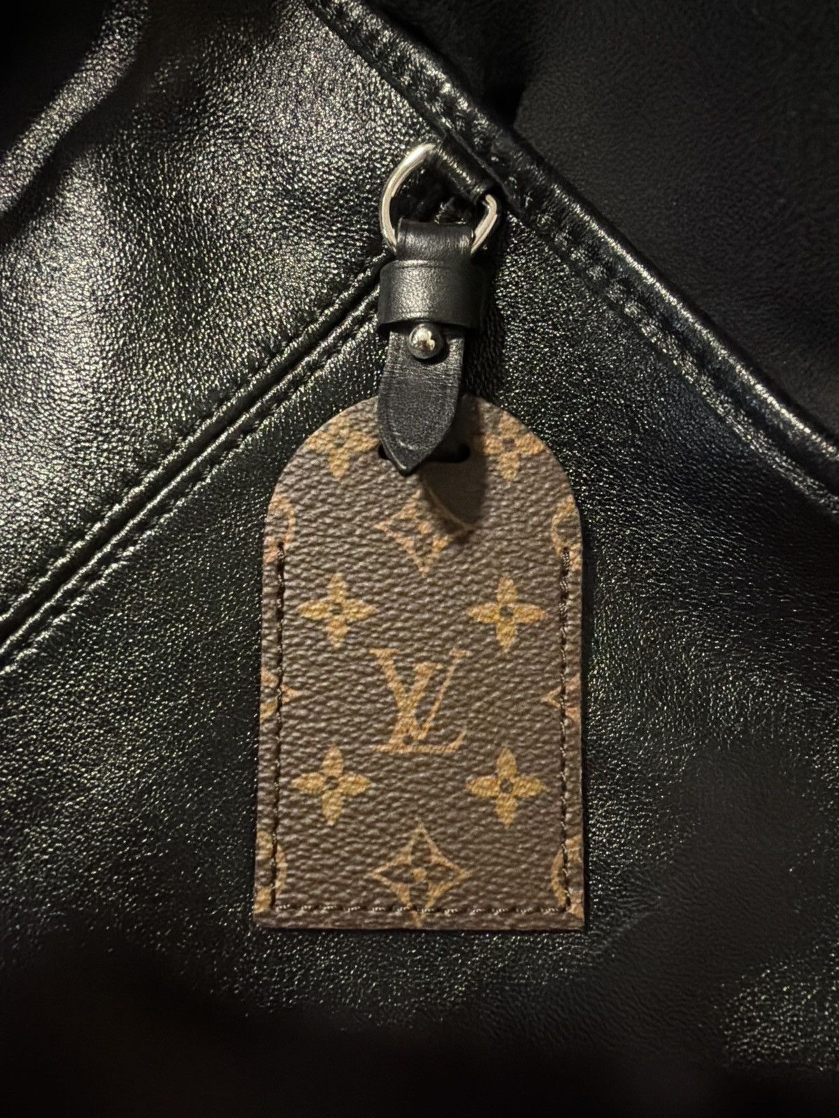 Louis Vuitton Louis Vuitton Carry All Vibe MM Black Shoulder Bag Size ONE SIZE - 11 Thumbnail