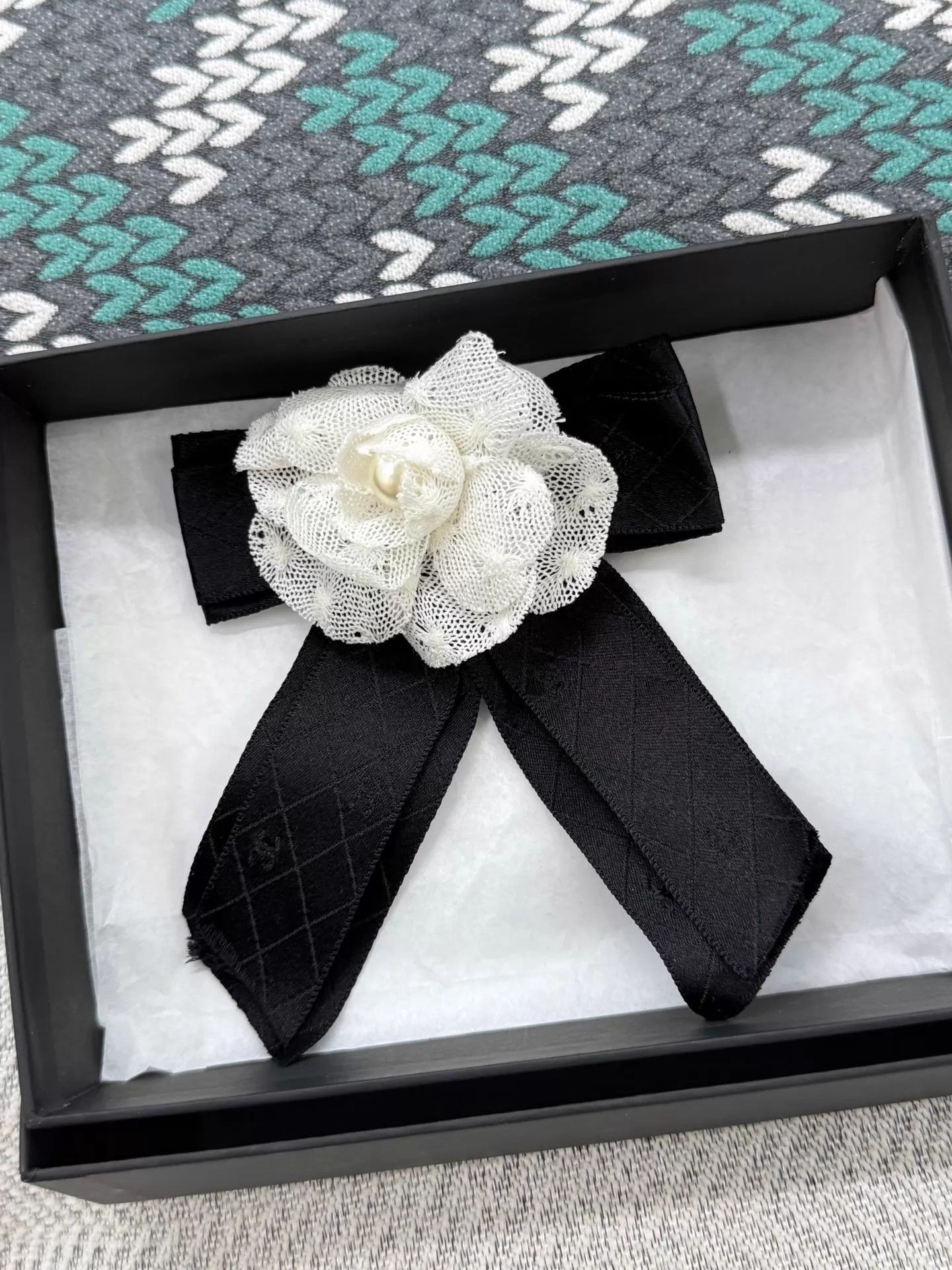 Chanel Chanel Black & White Camellia Bow Brooch Classic Size ONE SIZE - 1 Thumbnail