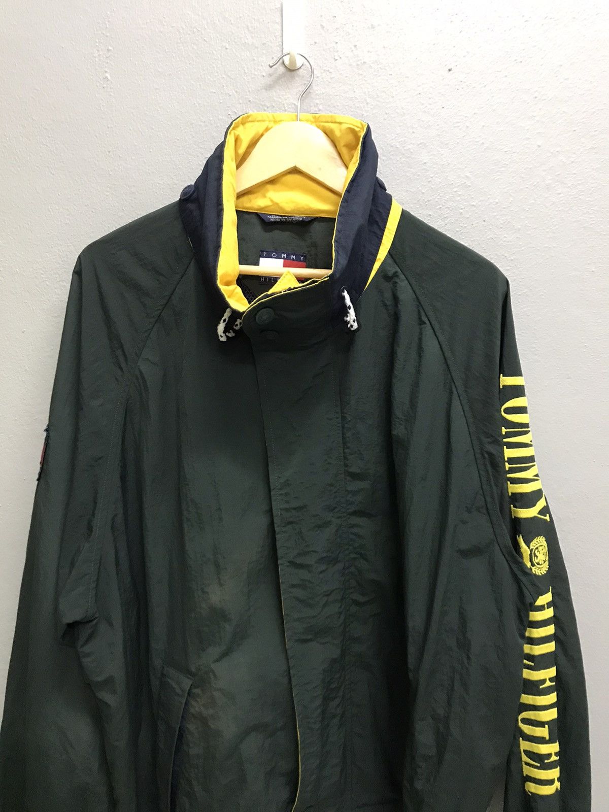Tommy Hilfiger VINTAGE 90s TOMMY HILFIGER WINDBREAKER JACKET Size US XL / EU 56 / 4 - 4 Thumbnail