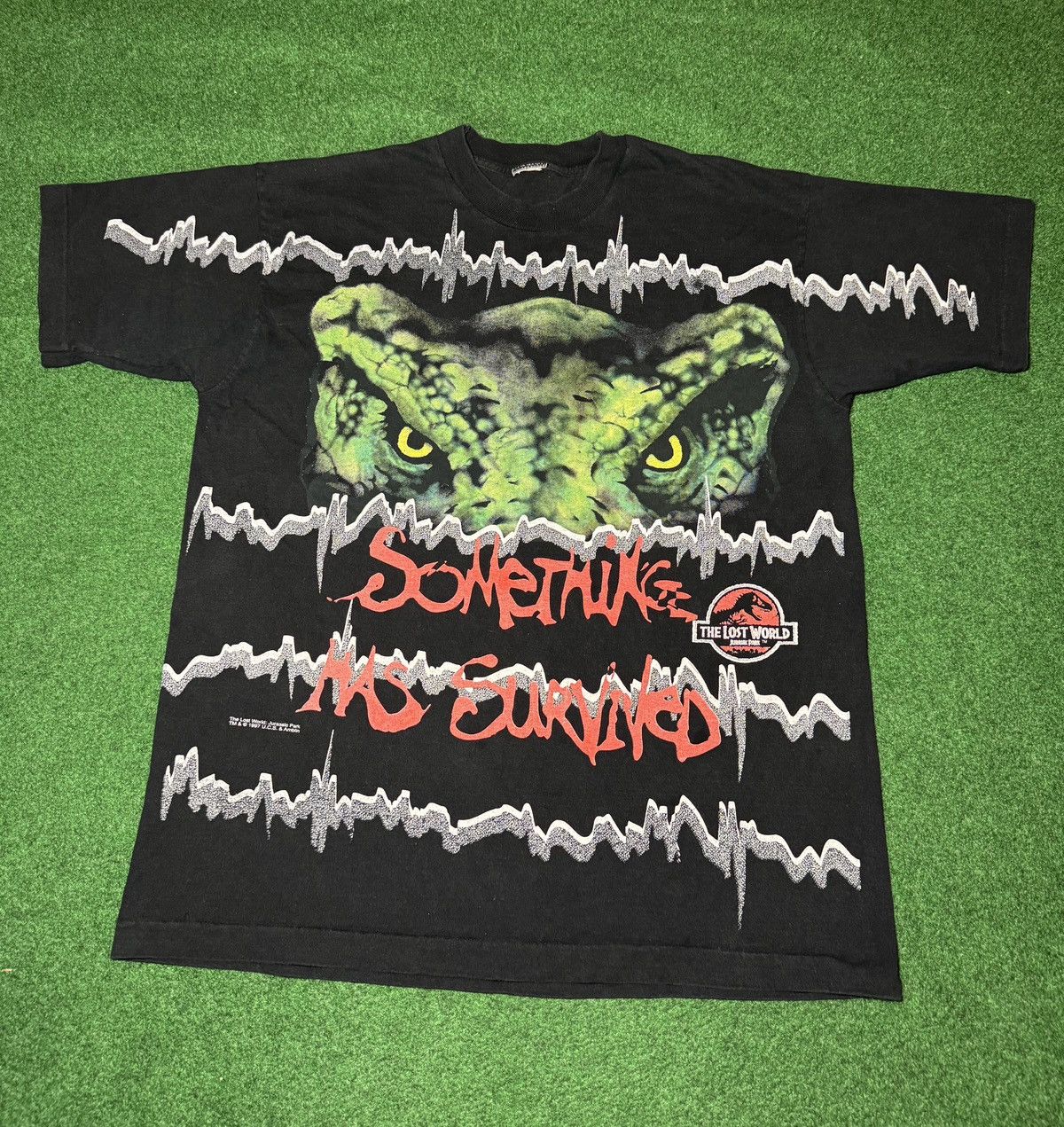 Vintage VTG Jurassic Park Lost World SOMETHING HAS SURVIVED T Shirt Size US XL / EU 56 / 4 - 1 Thumbnail