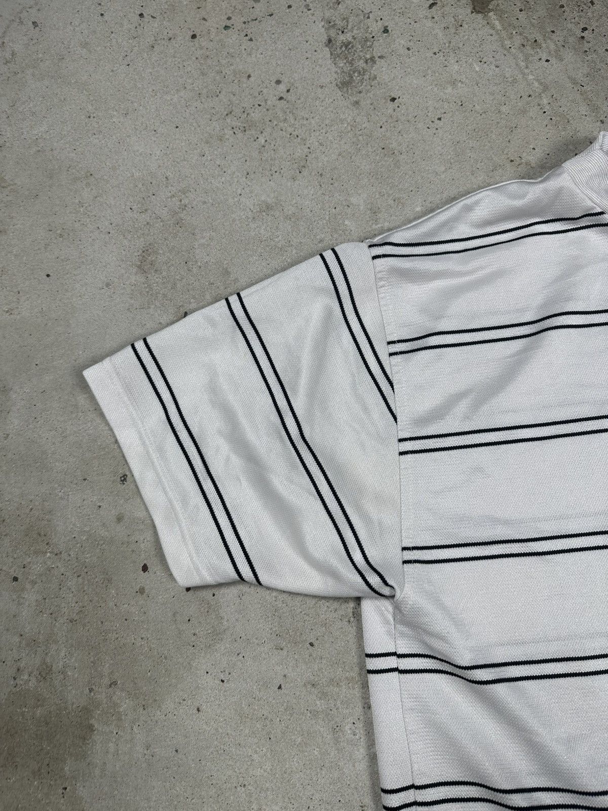 Nike Vintage 90s Nike Striped Center Swoosh Logo Tee White Size US M / EU 48-50 / 2 - 5 Thumbnail