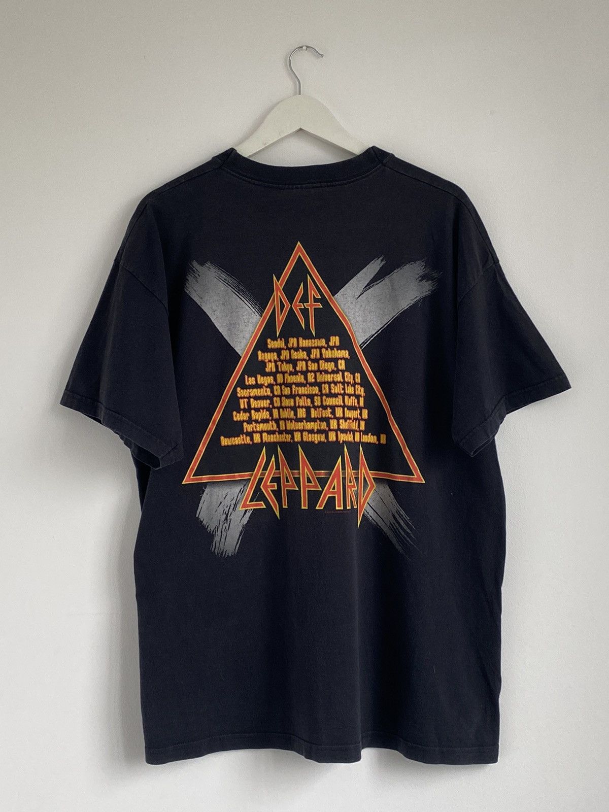 Band Tees × Vintage Vintage Def Leppard 2002 Band Rock Tour Tee Size US XL / EU 56 / 4 - 2 Thumbnail