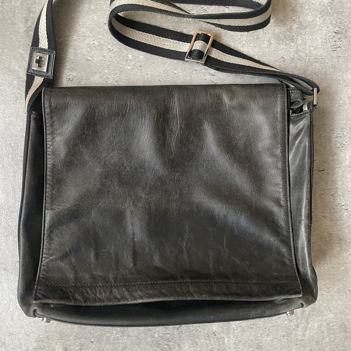 Bally × Genuine Leather Vintage Bally Leather Messenger Crossbody Shoulder Bag Size ONE SIZE - 3 Thumbnail