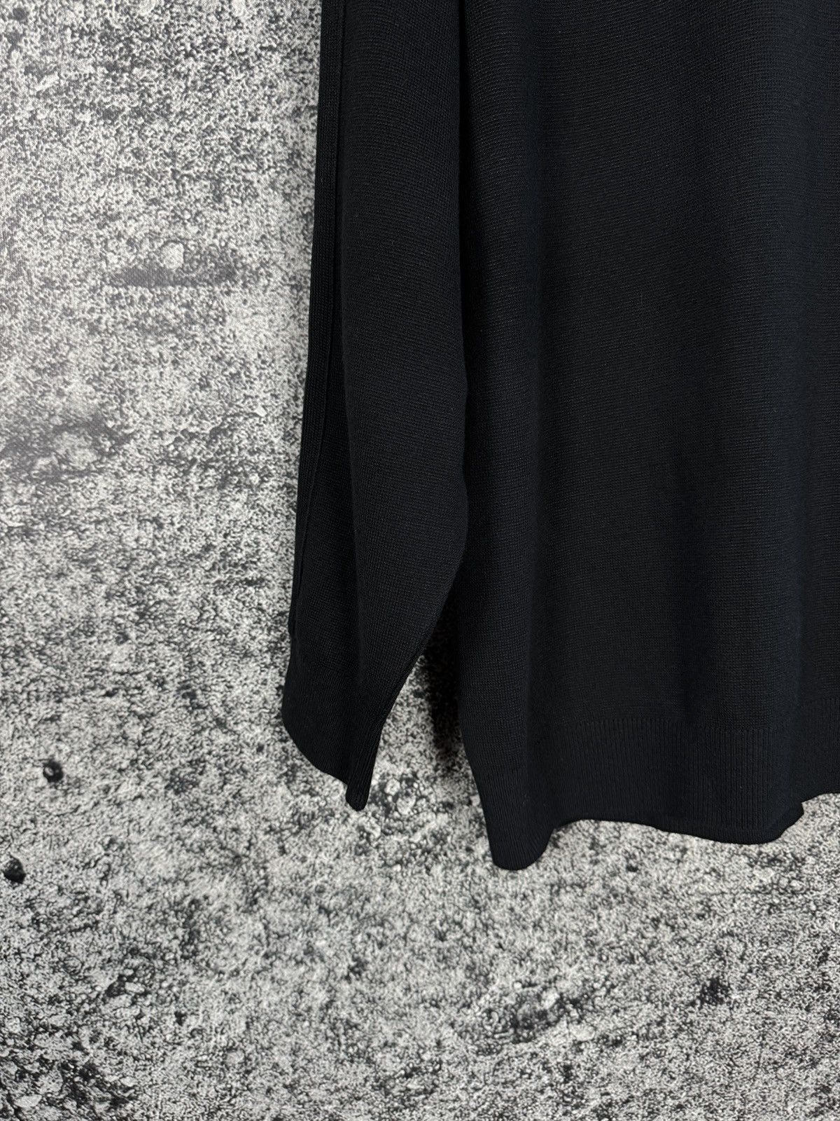 Carlo Colucci Carlo Colucci V-Neck Black Wool Sweater Pullover Size 54 Size US L / EU 52-54 / 3 - 4 Thumbnail