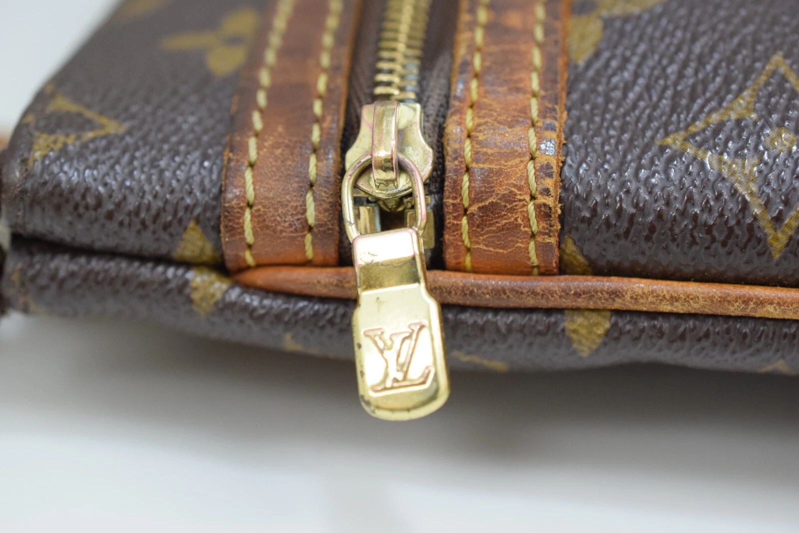 Louis Vuitton Louis Vuitton Pochette Bosphore CrossbodyBag Monogram M40044 Size ONE SIZE - 11 Thumbnail